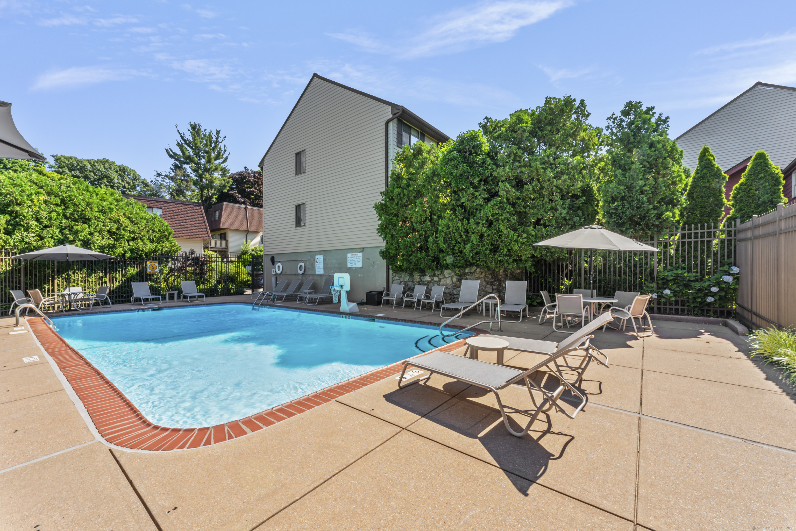 202 Soundview Avenue 16