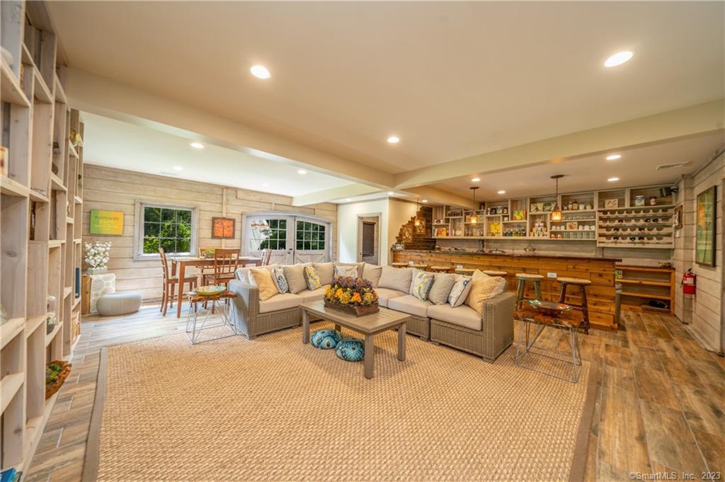 544 Oenoke Ridge
