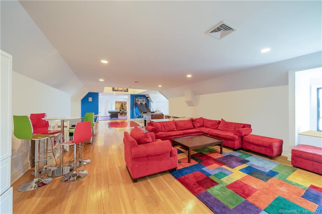 544 Oenoke Ridge