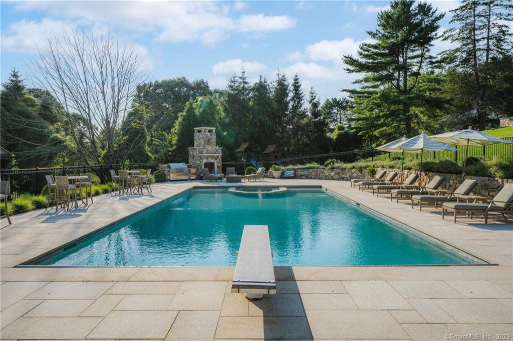 544 Oenoke Ridge