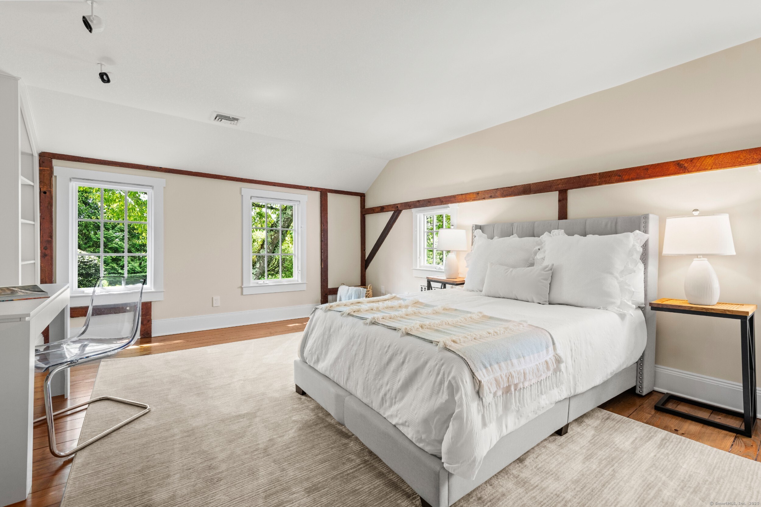 945 Oenoke Ridge