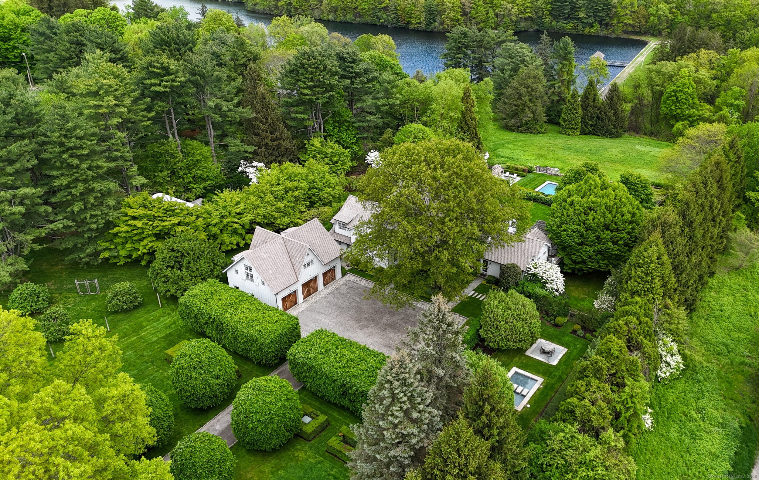 945 Oenoke Ridge
