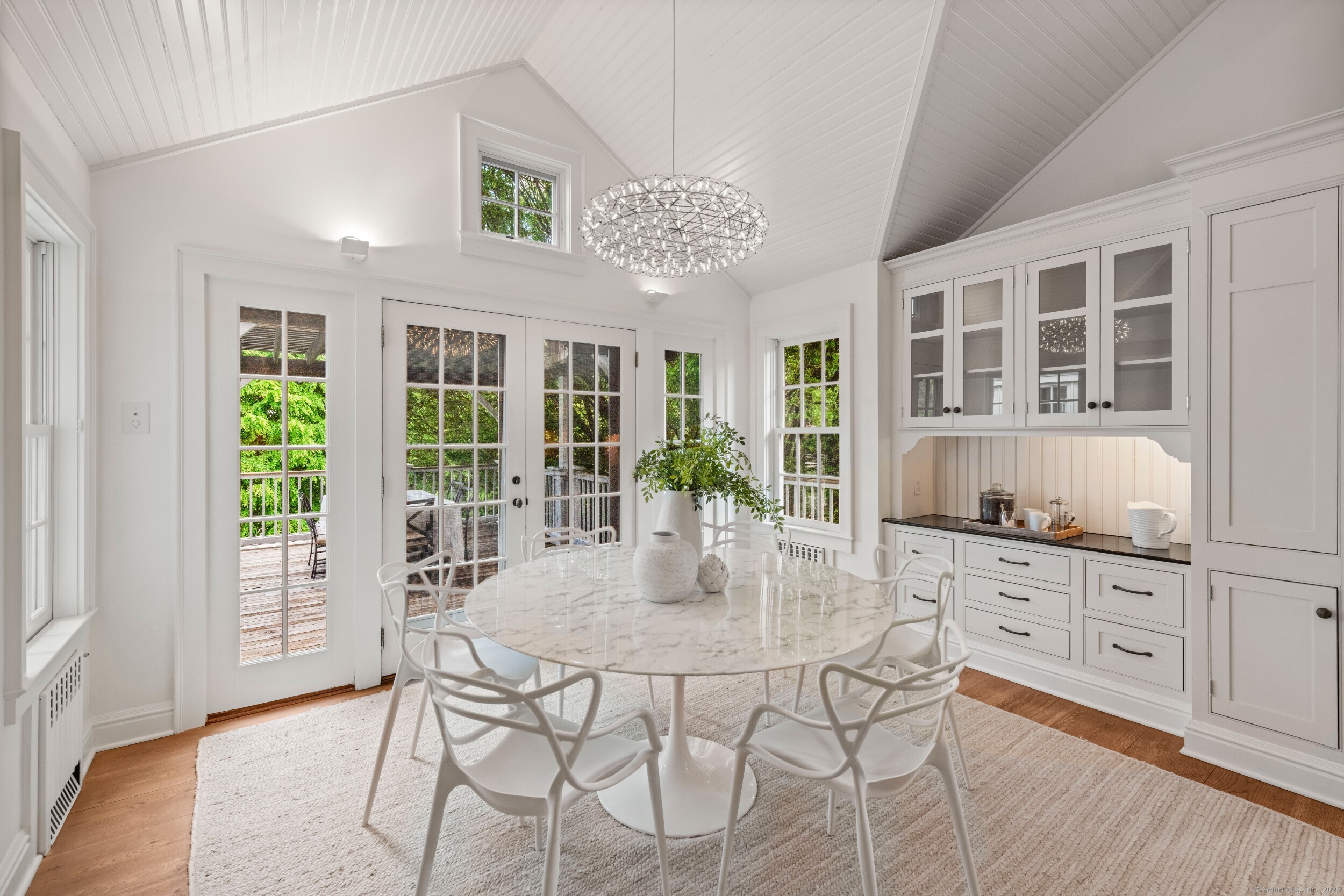 945 Oenoke Ridge
