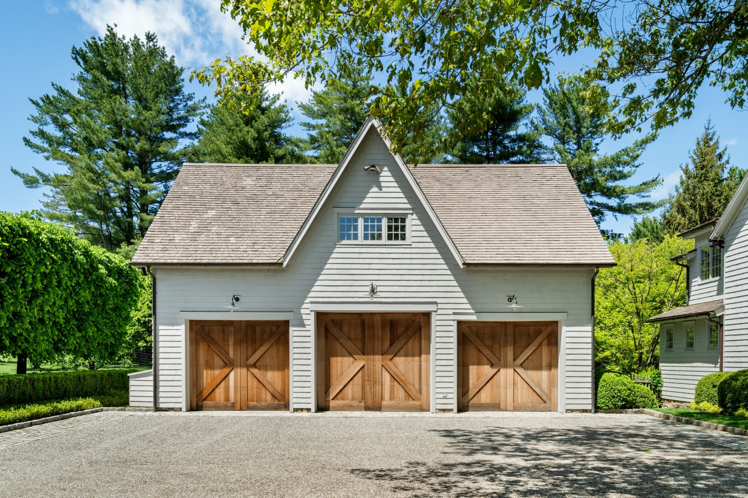 945 Oenoke Ridge