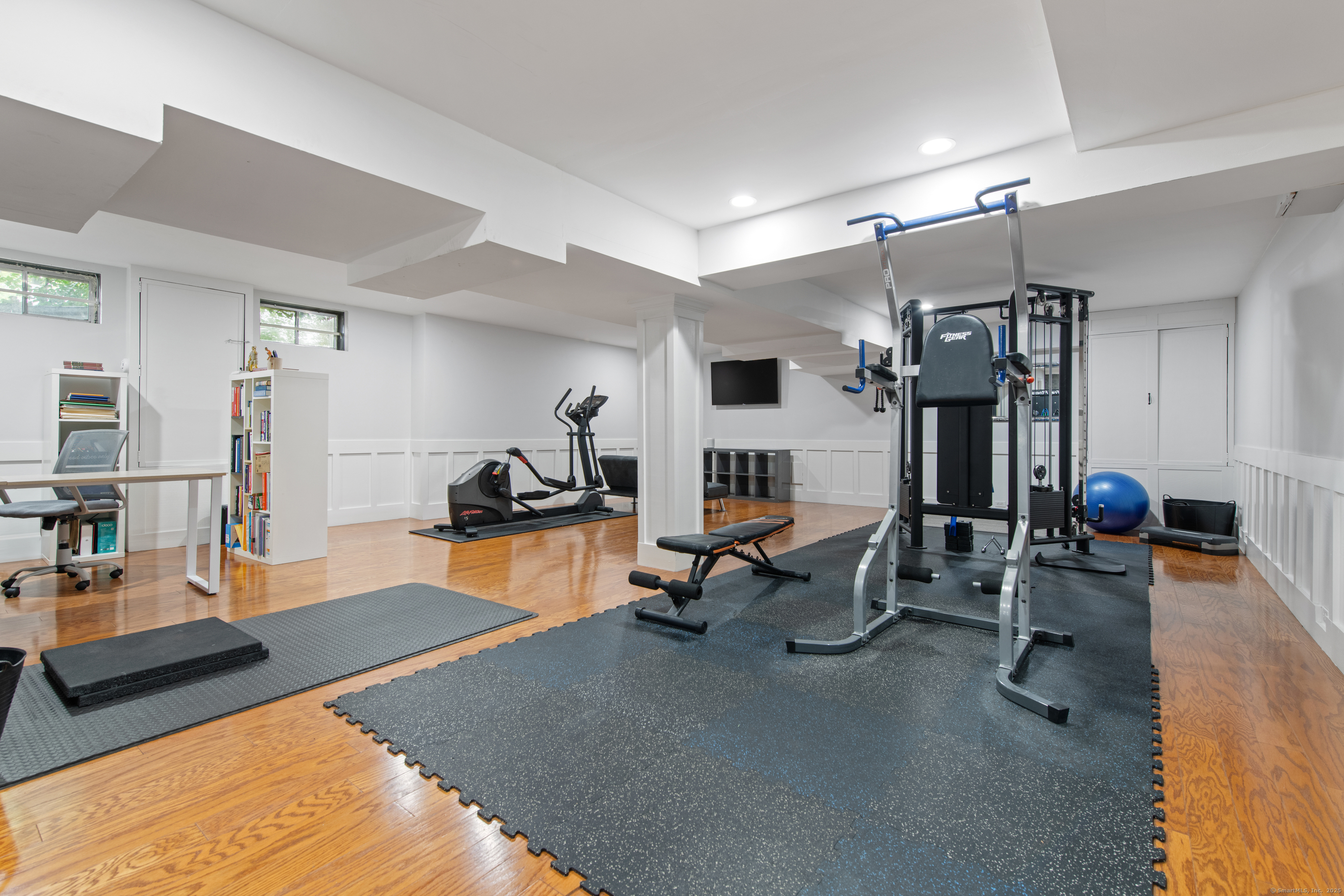 187 Compo Road South