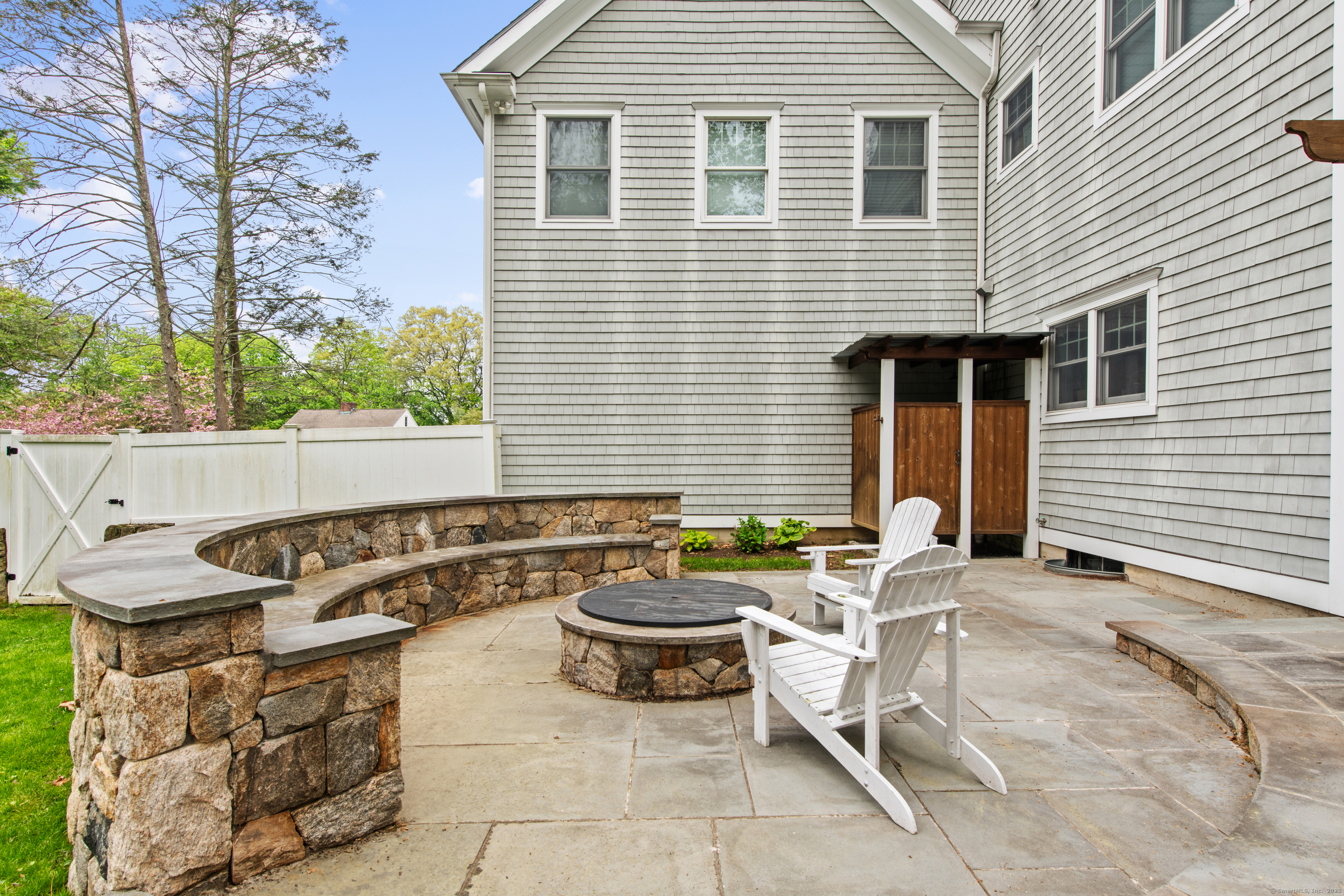 187 Compo Road South