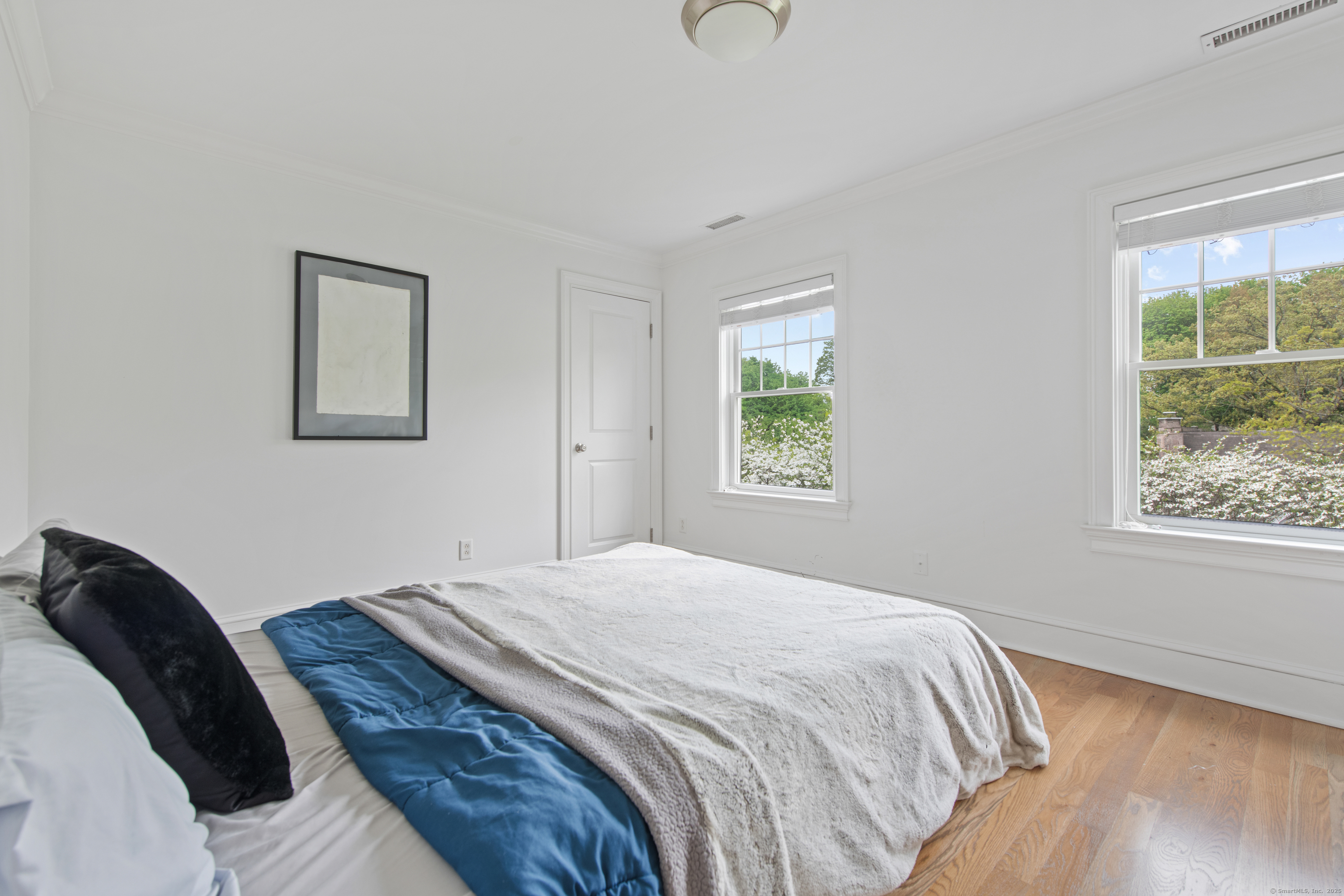 187 Compo Road South