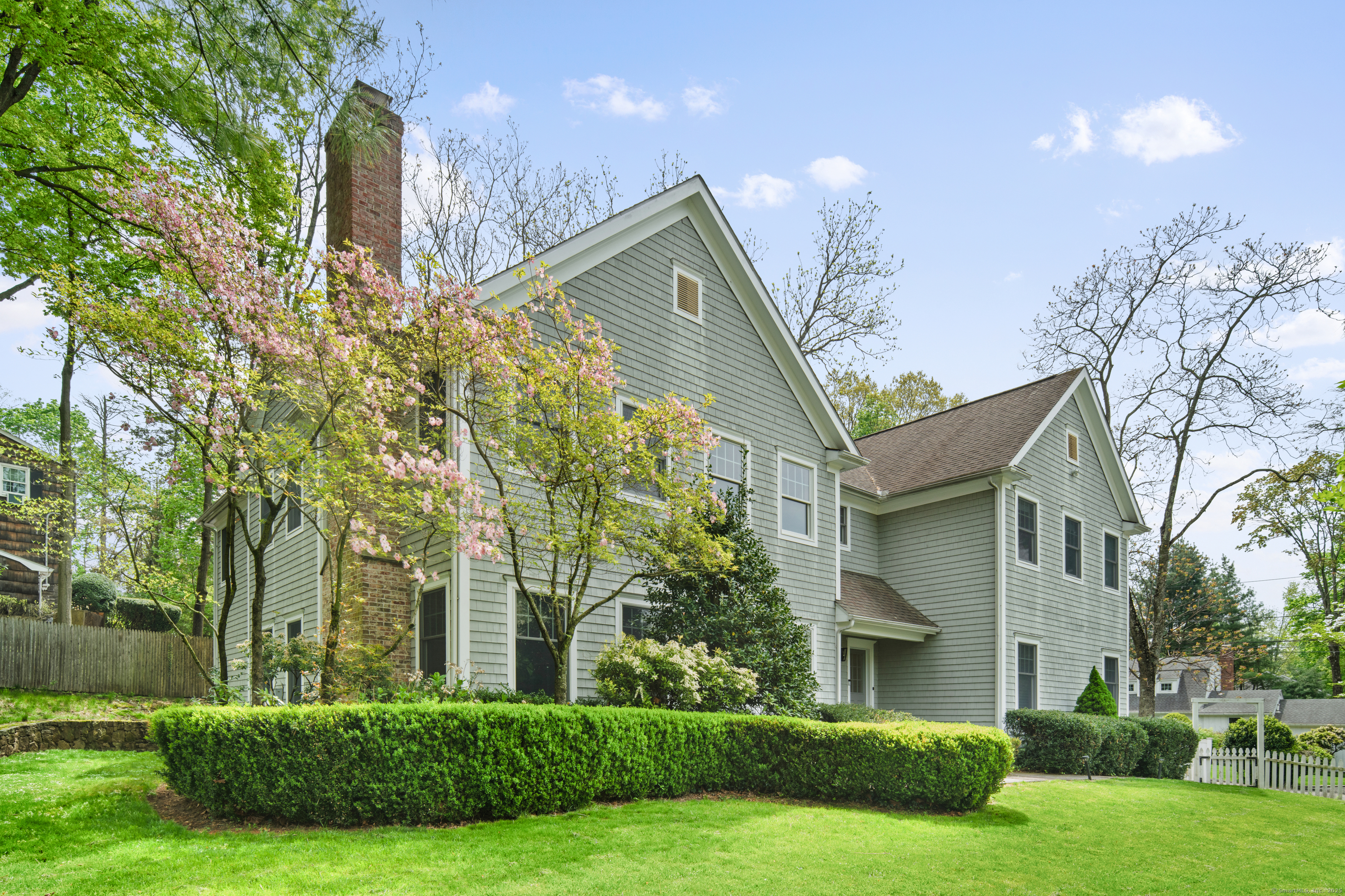 187 Compo Road South