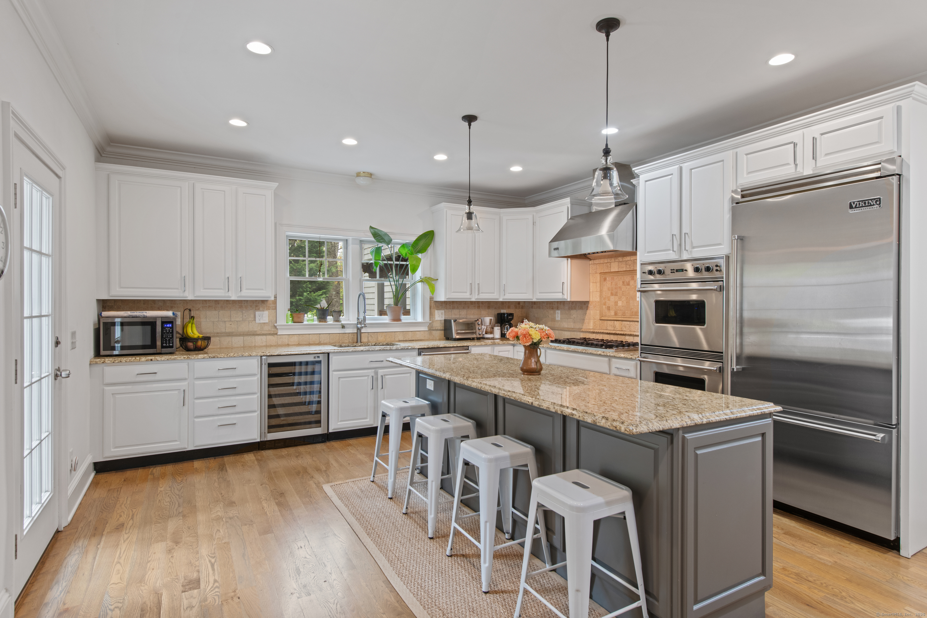 187 Compo Road South