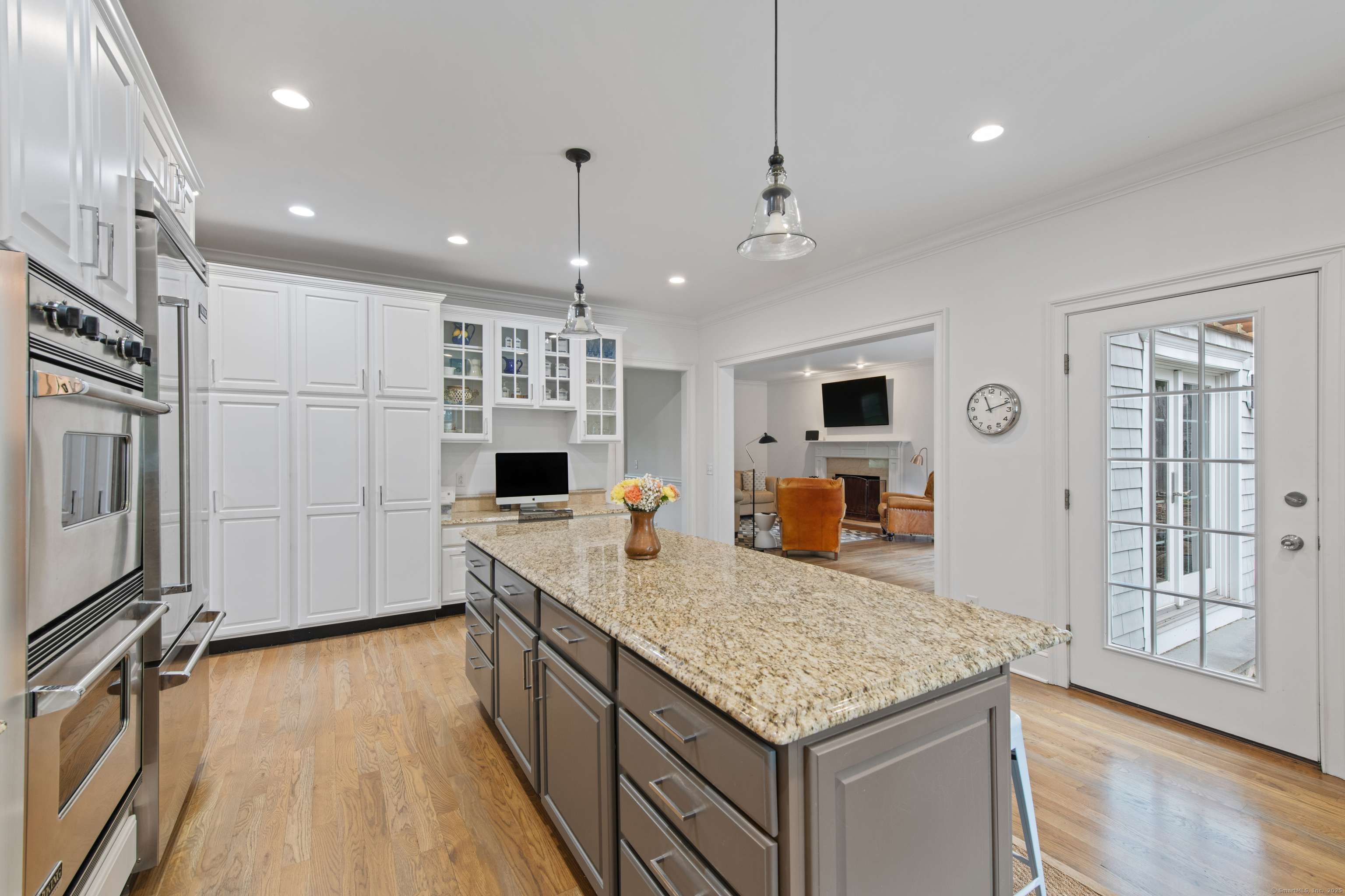 187 Compo Road South