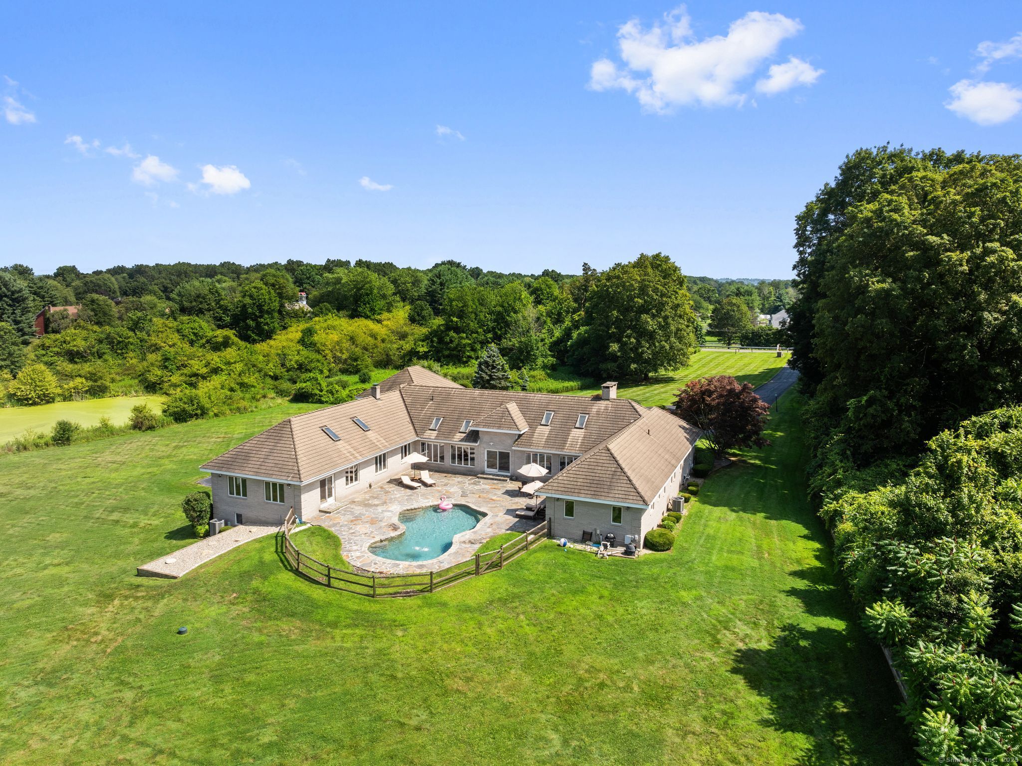 1253 Mapleton Avenue