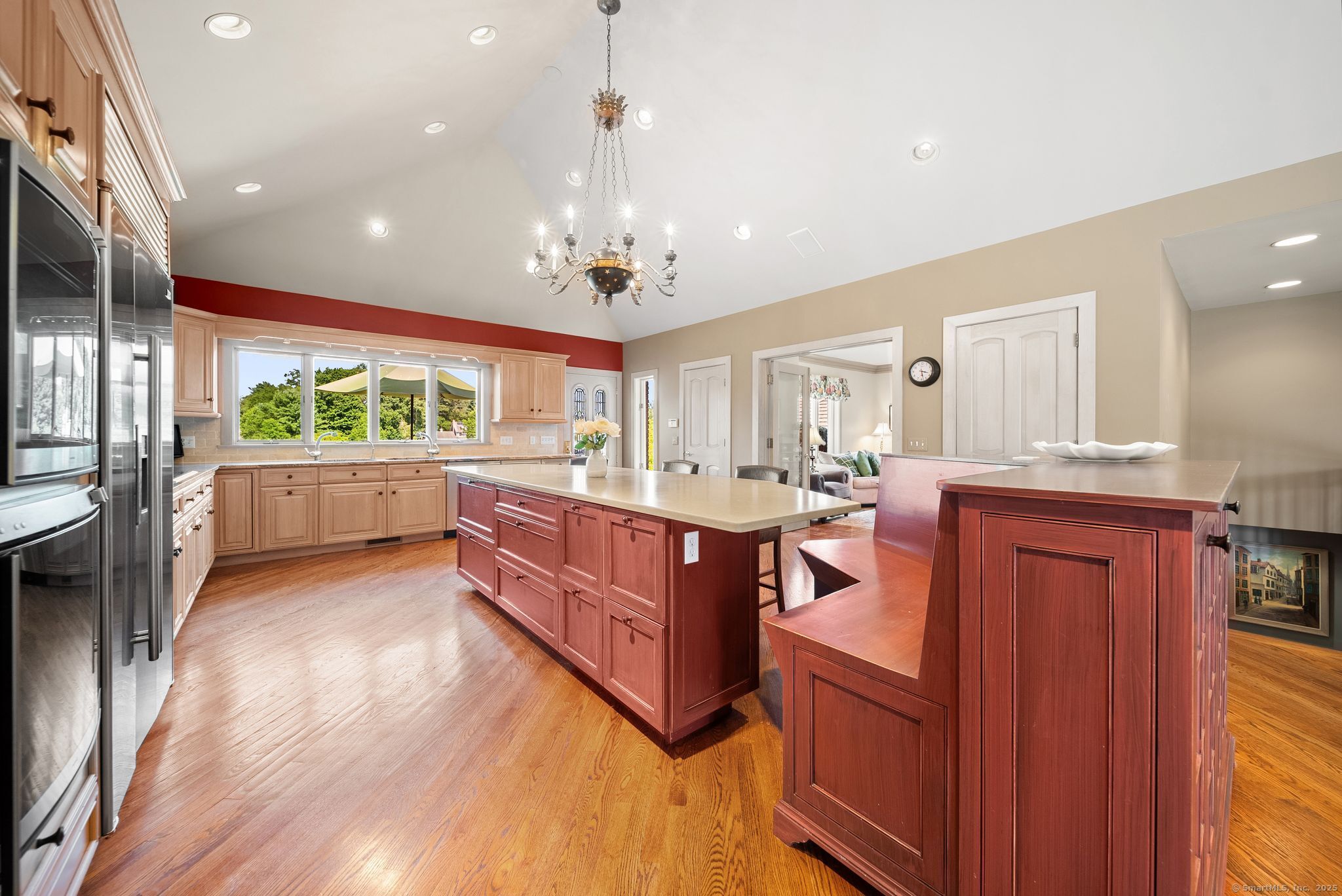 1253 Mapleton Avenue