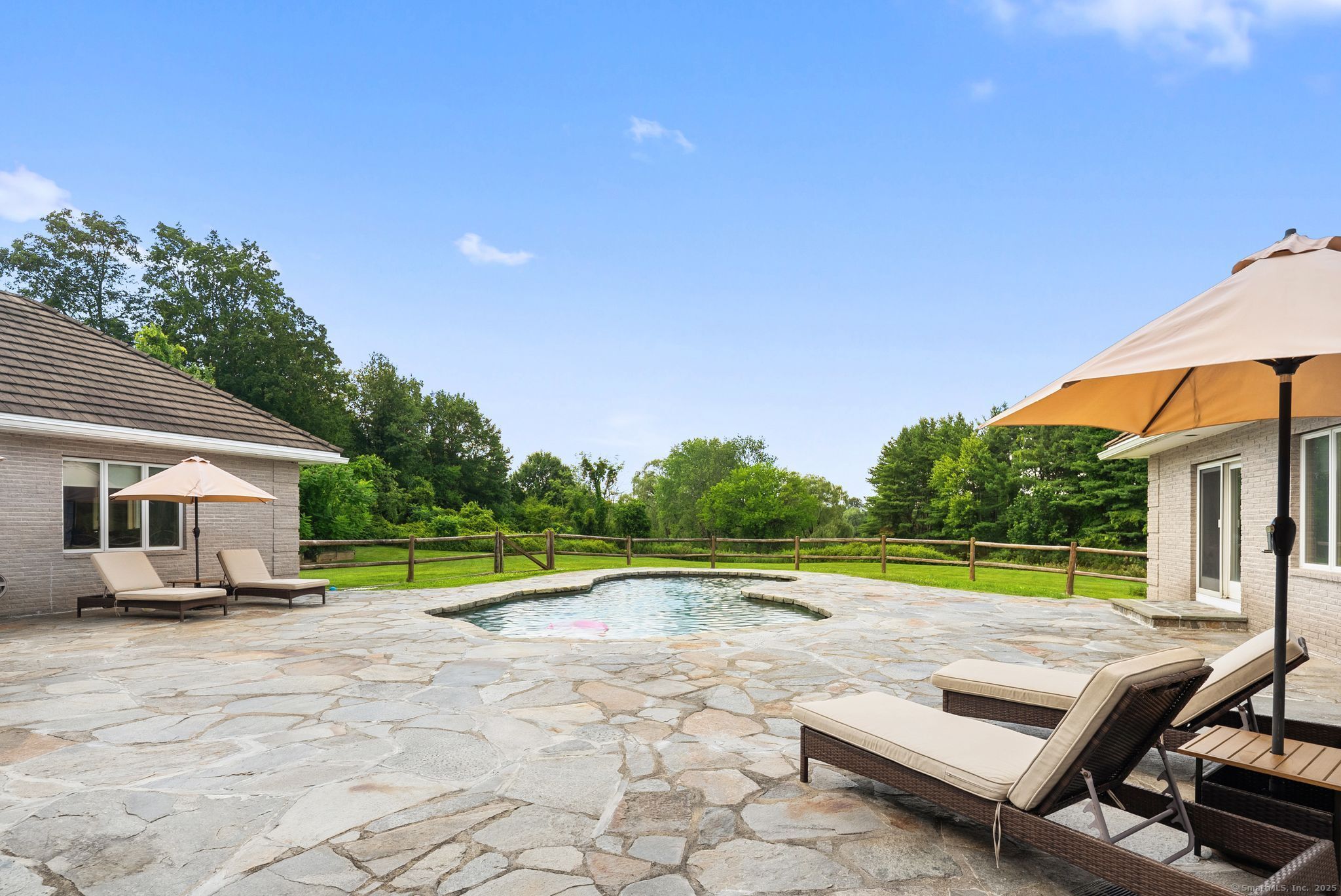 1253 Mapleton Avenue