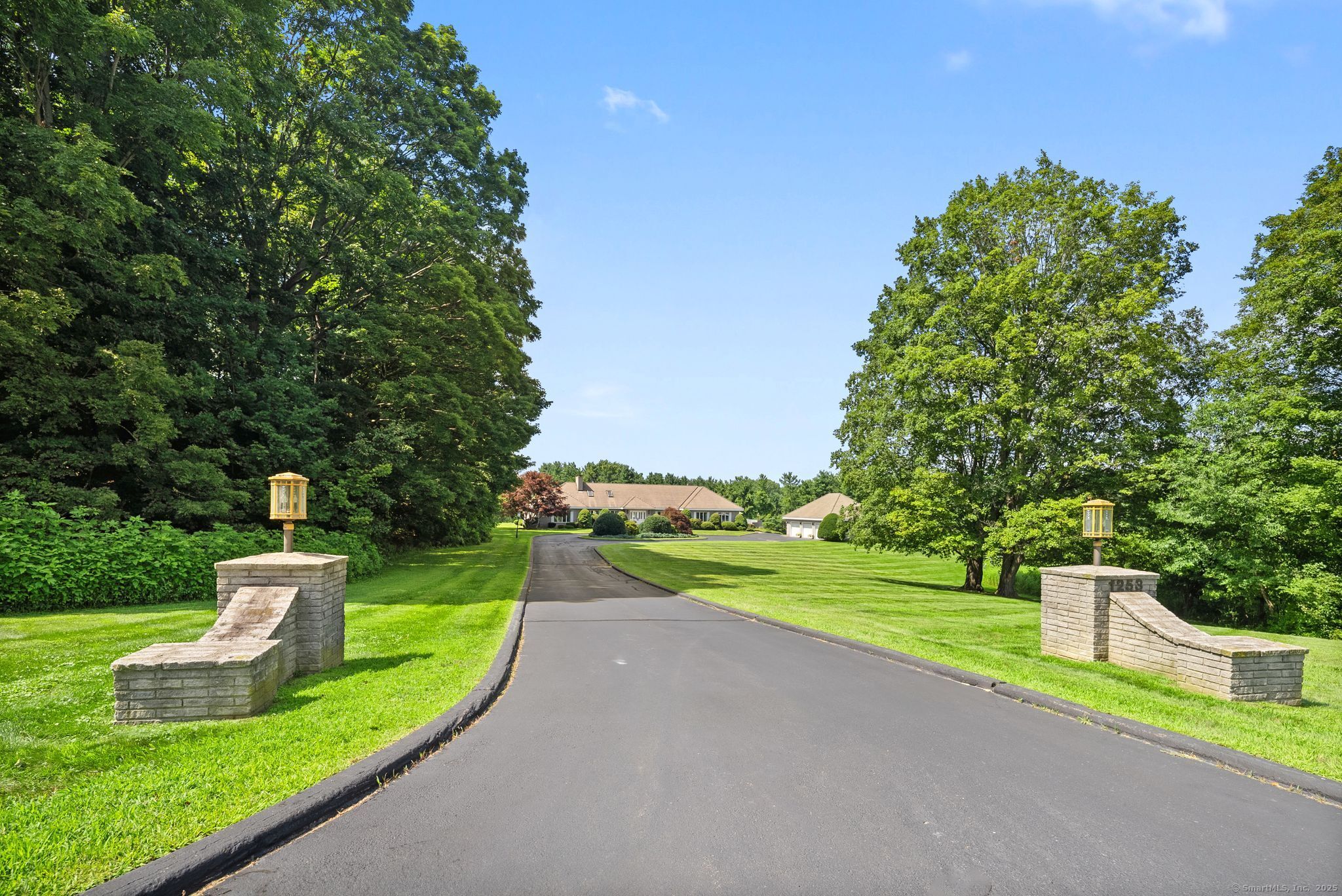 1253 Mapleton Avenue