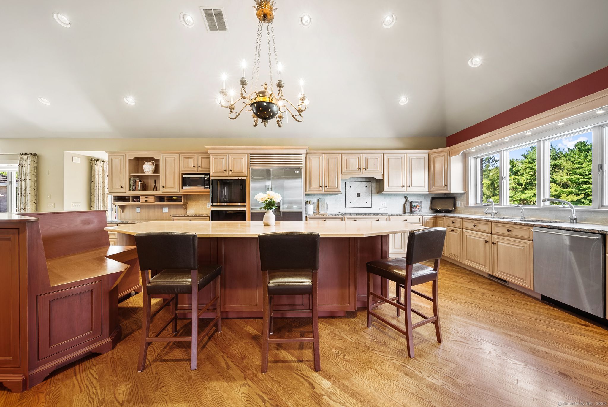 1253 Mapleton Avenue