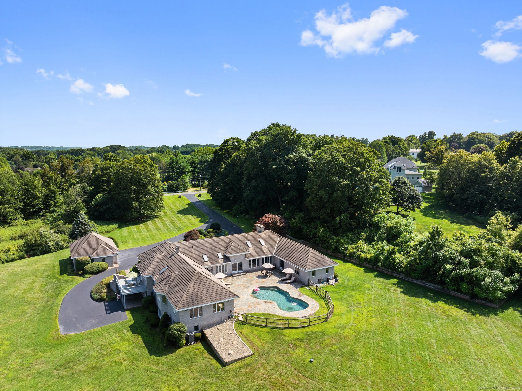 1253 Mapleton Avenue