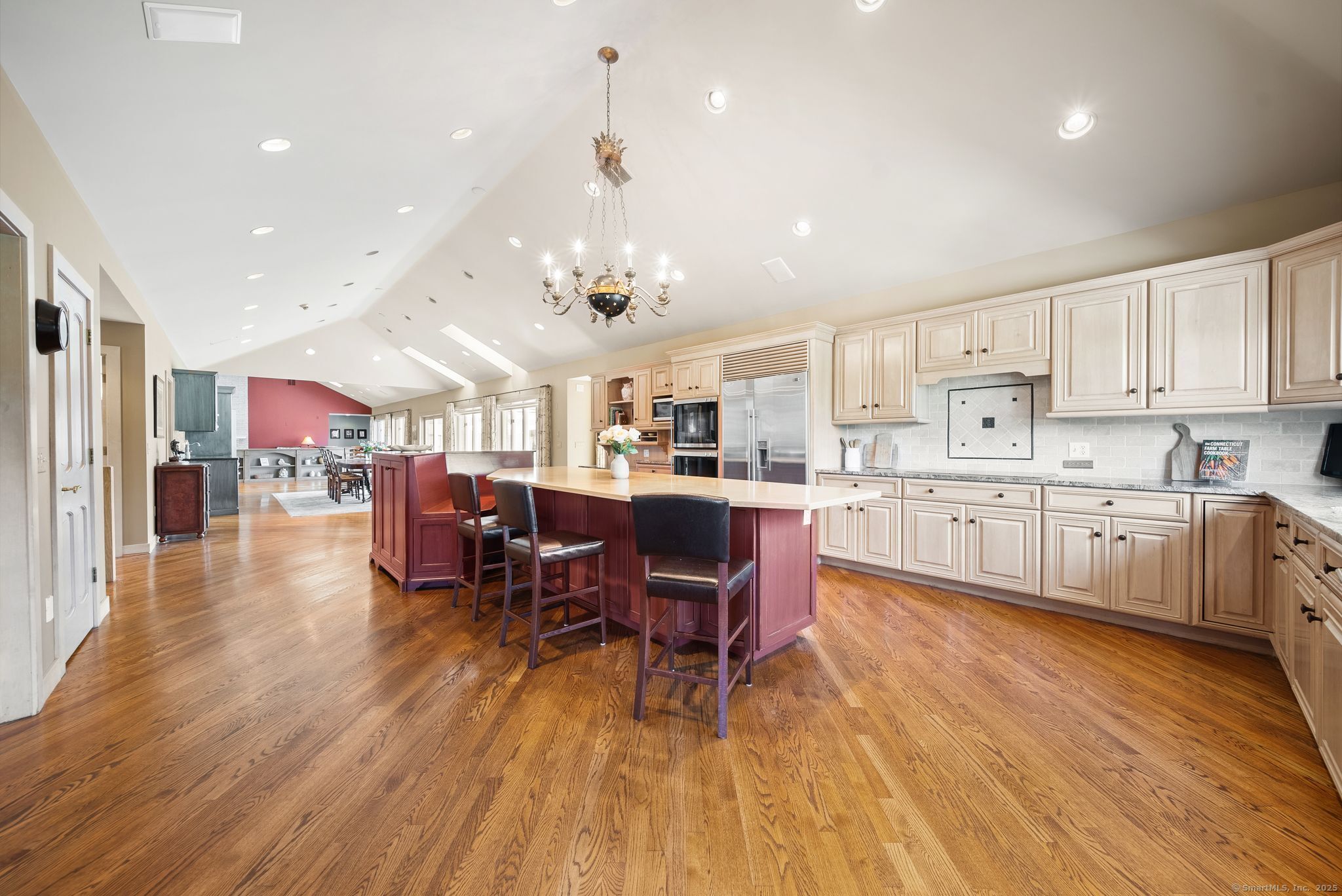 1253 Mapleton Avenue