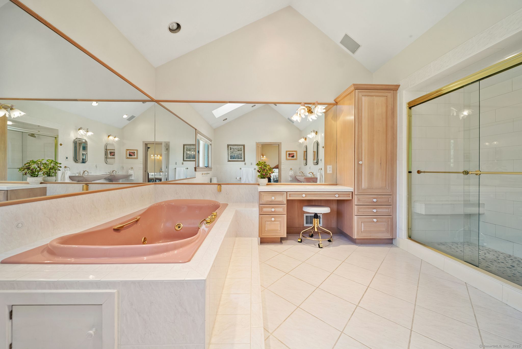 1253 Mapleton Avenue