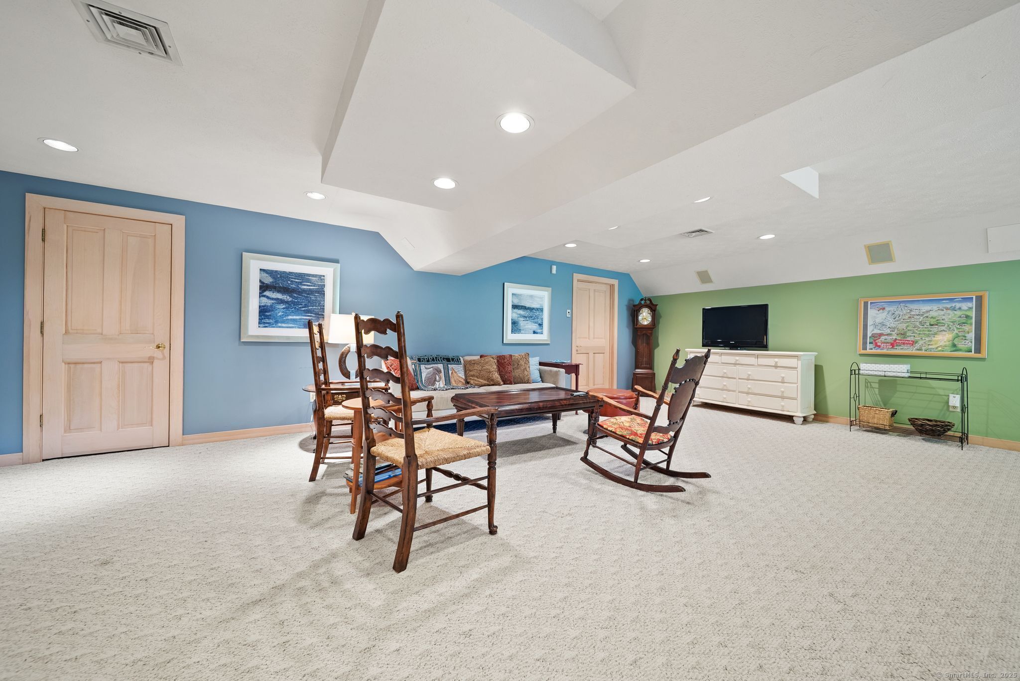 1253 Mapleton Avenue