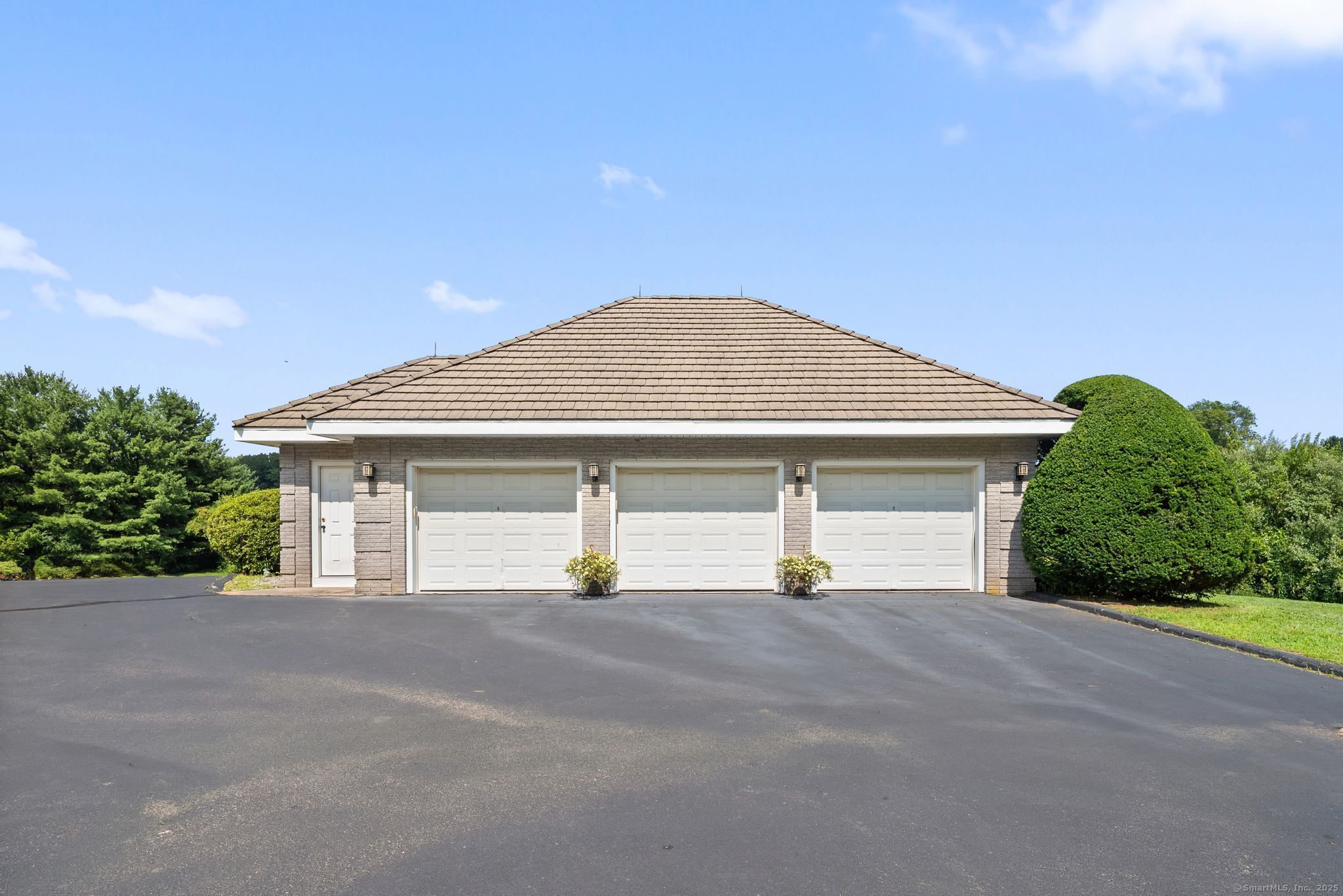 1253 Mapleton Avenue