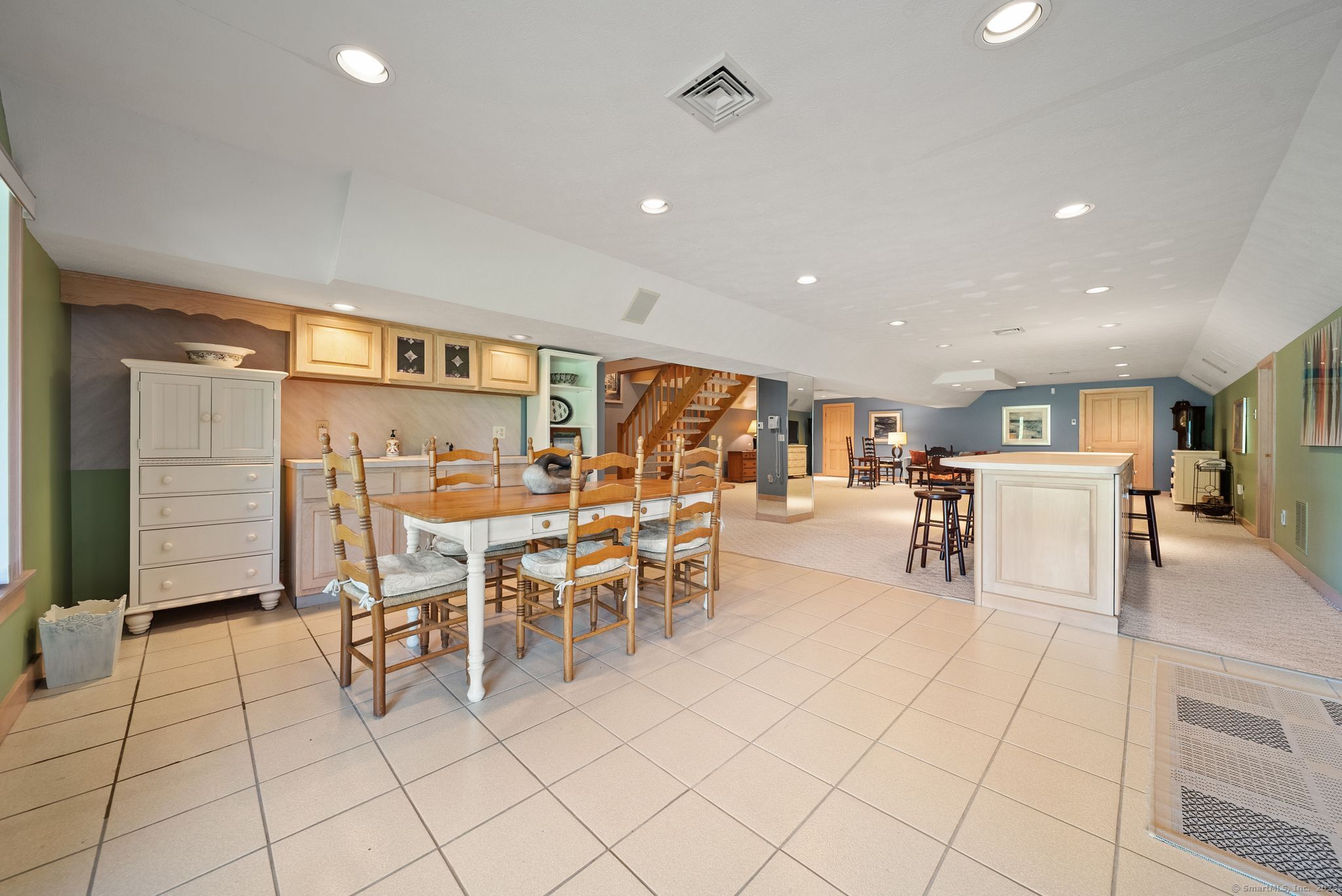 1253 Mapleton Avenue