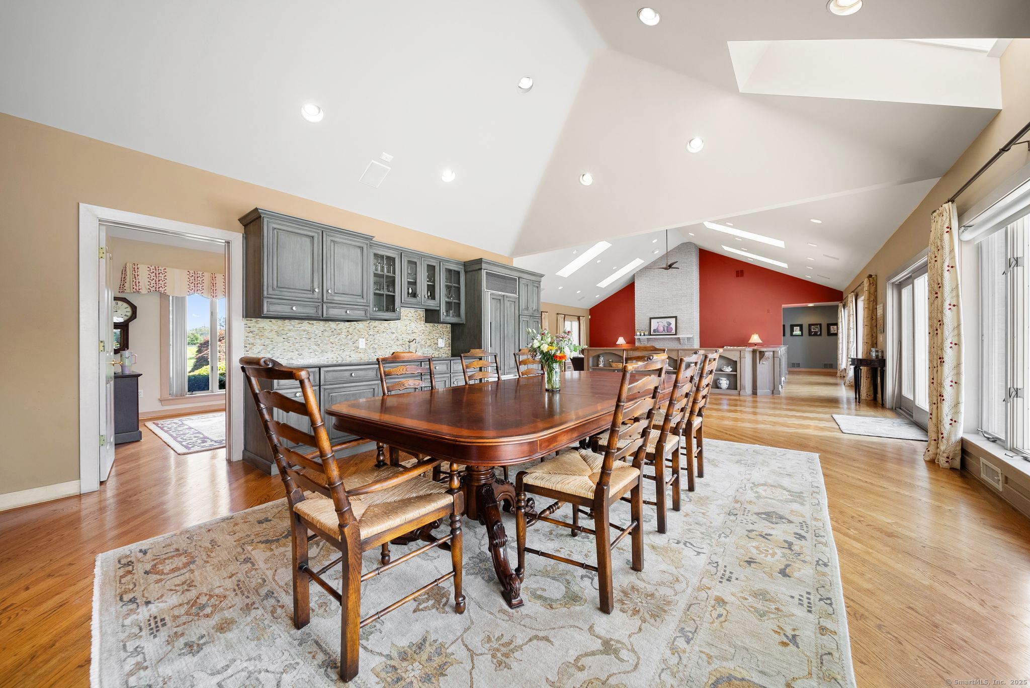 1253 Mapleton Avenue