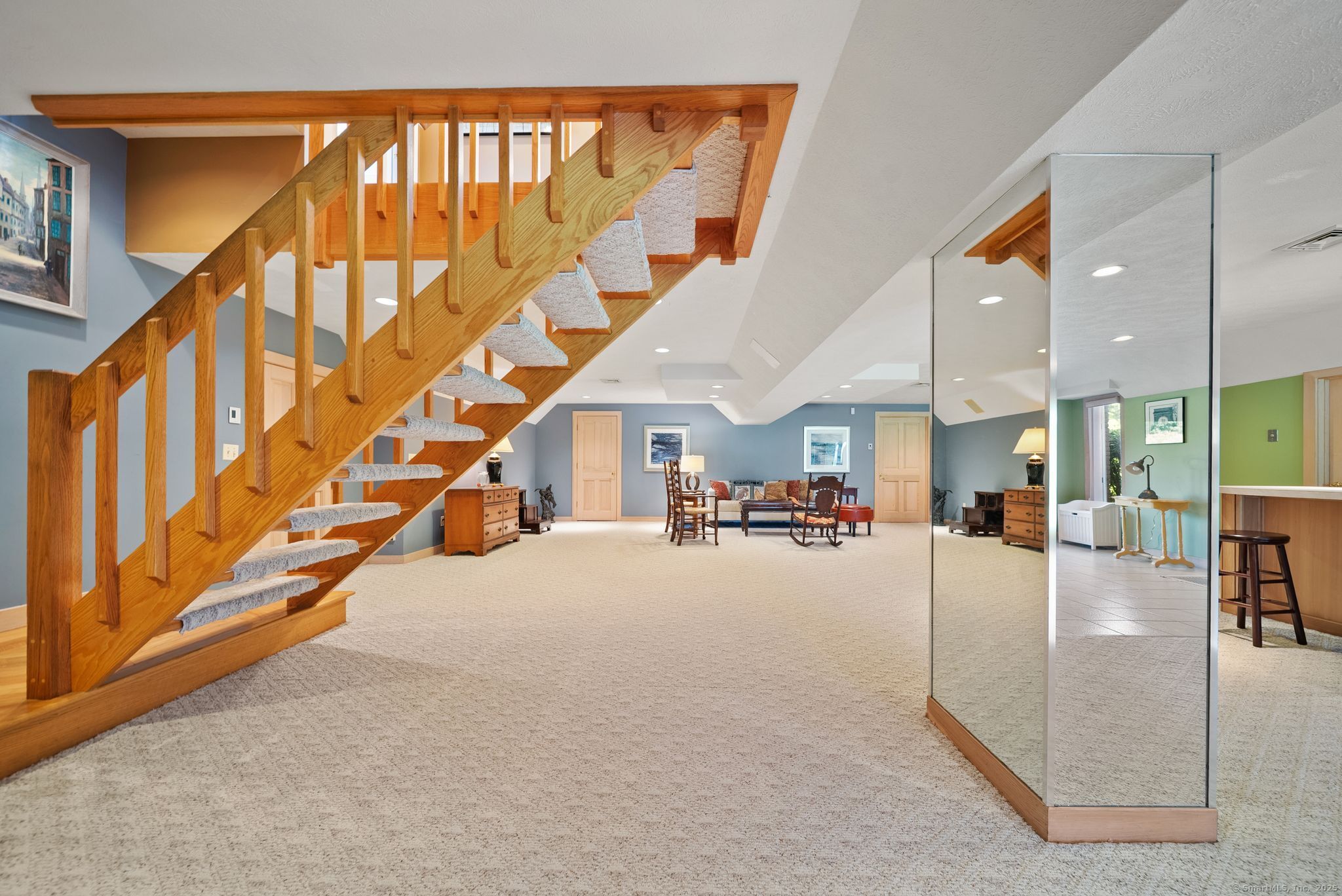 1253 Mapleton Avenue