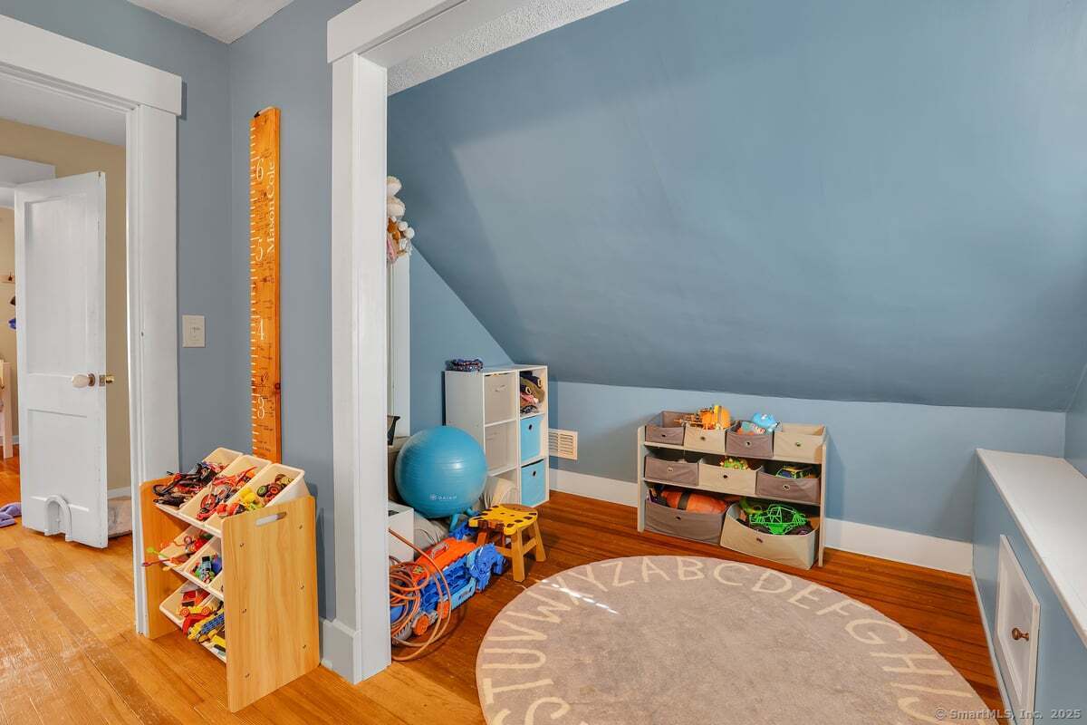 122 Carpenter Avenue