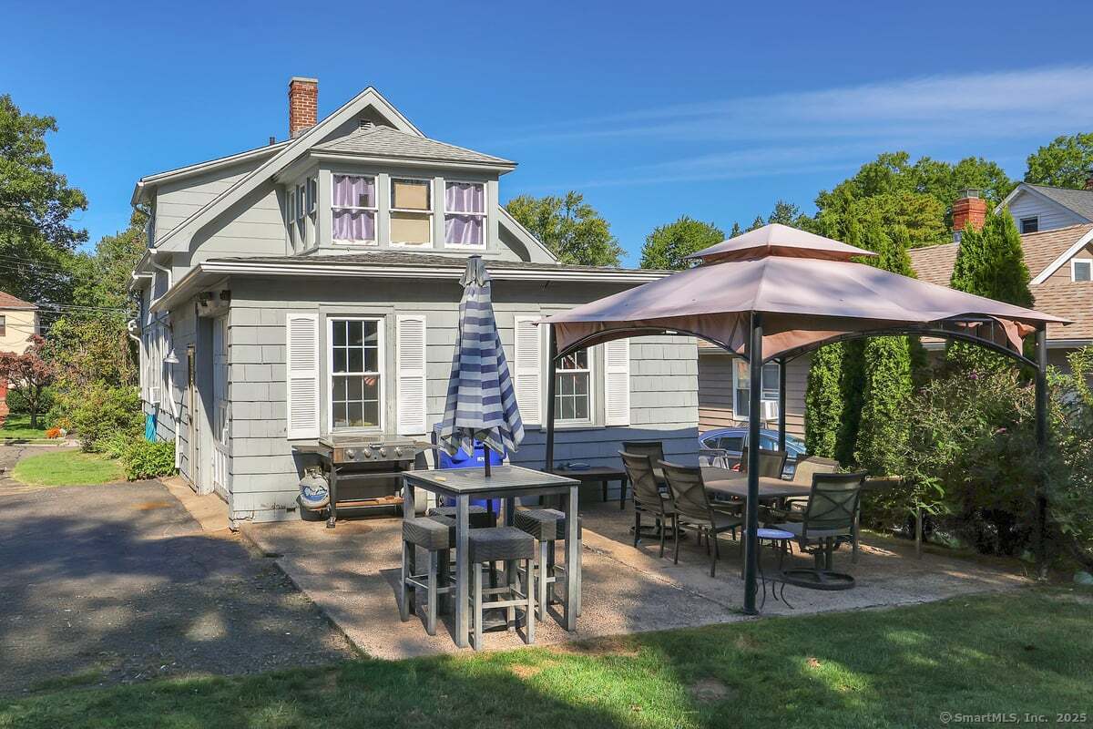 122 Carpenter Avenue