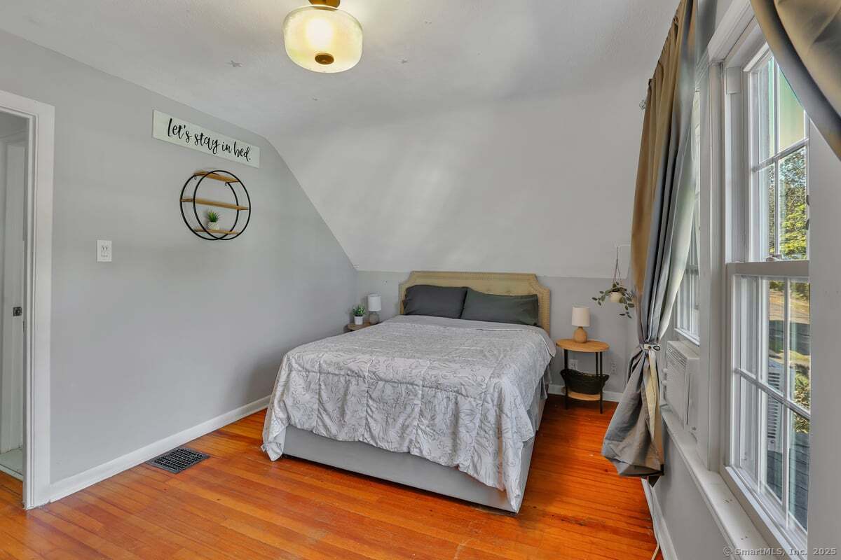 122 Carpenter Avenue