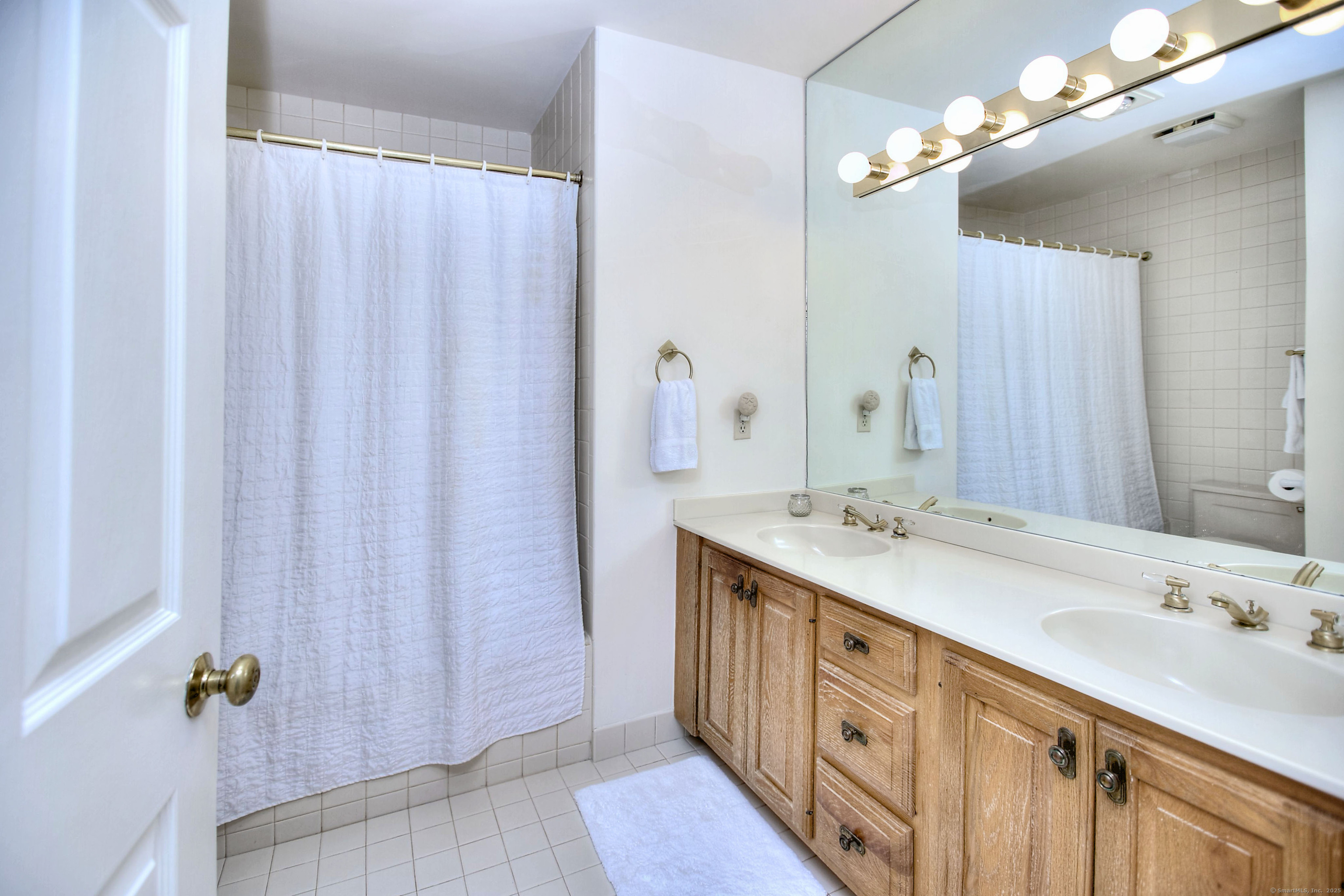 220 Lansdowne 220