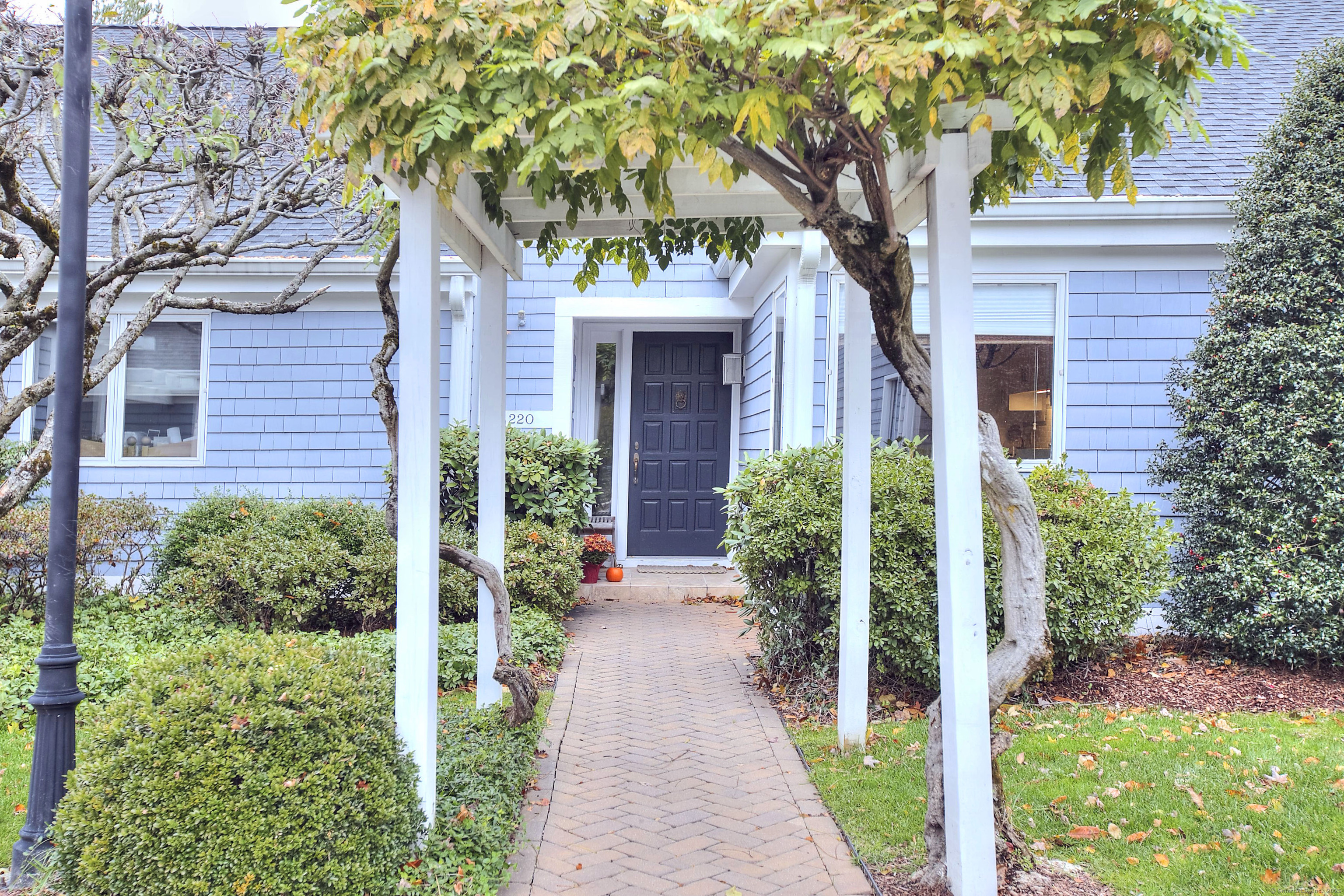 220 Lansdowne 220