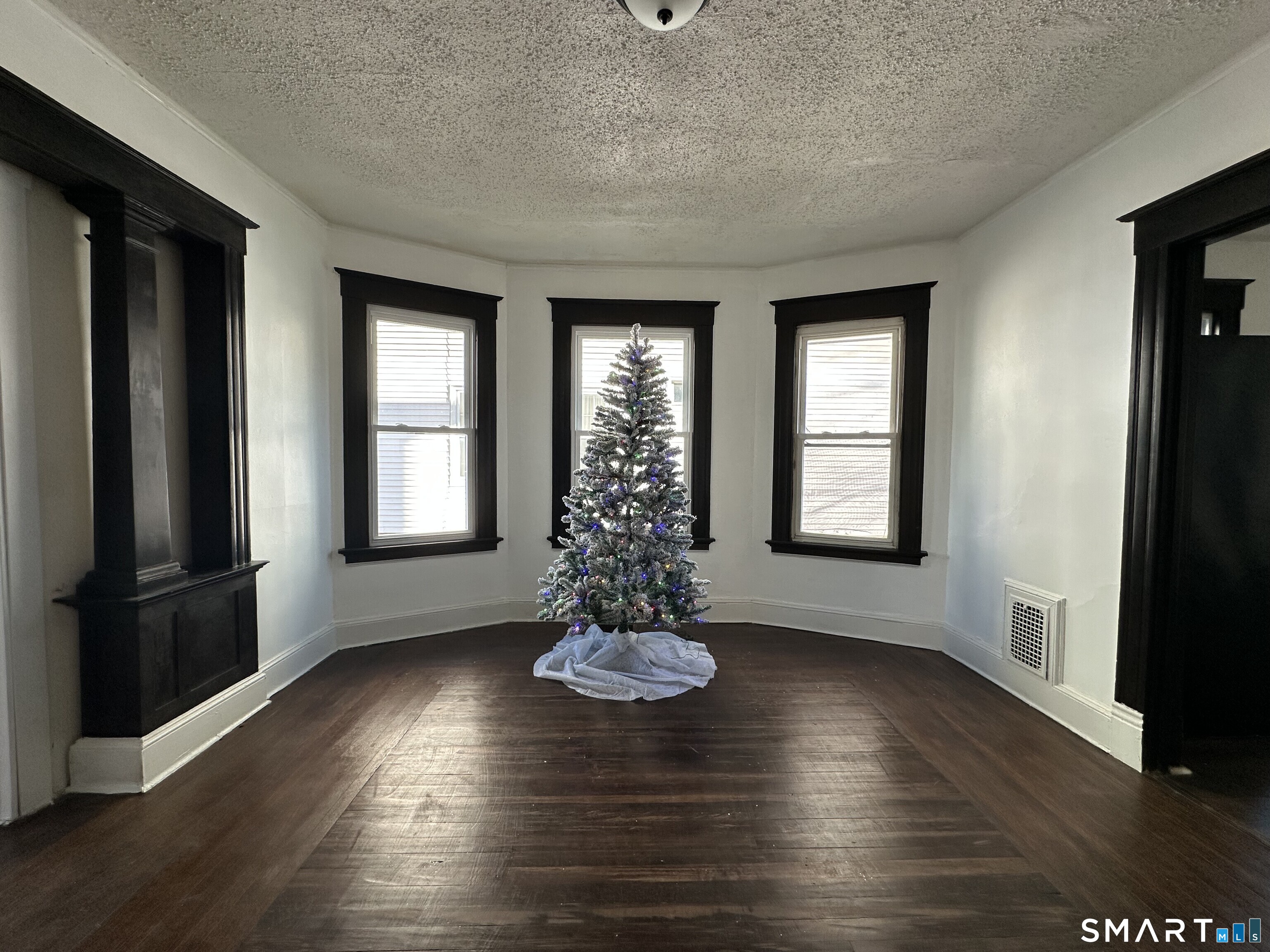 100 Shuttle Meadow Avenue