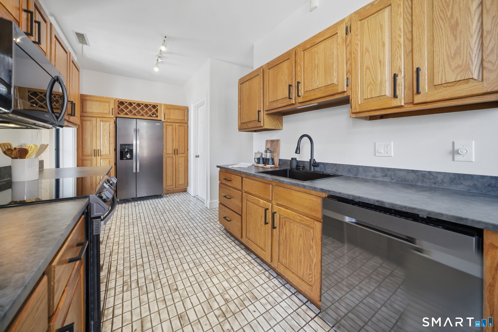 34 Charter Oak Place 4