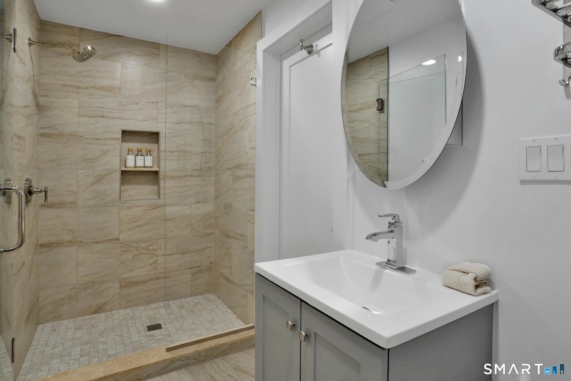 225 Washington Boulevard