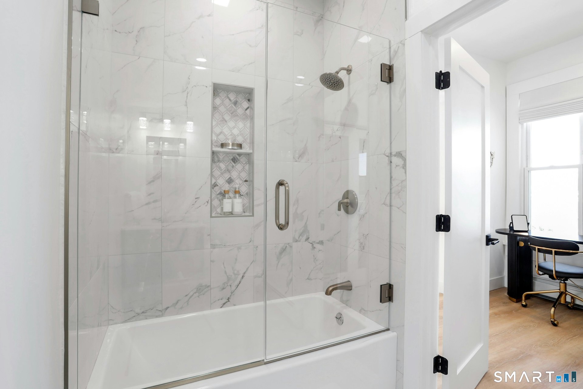 225 Washington Boulevard