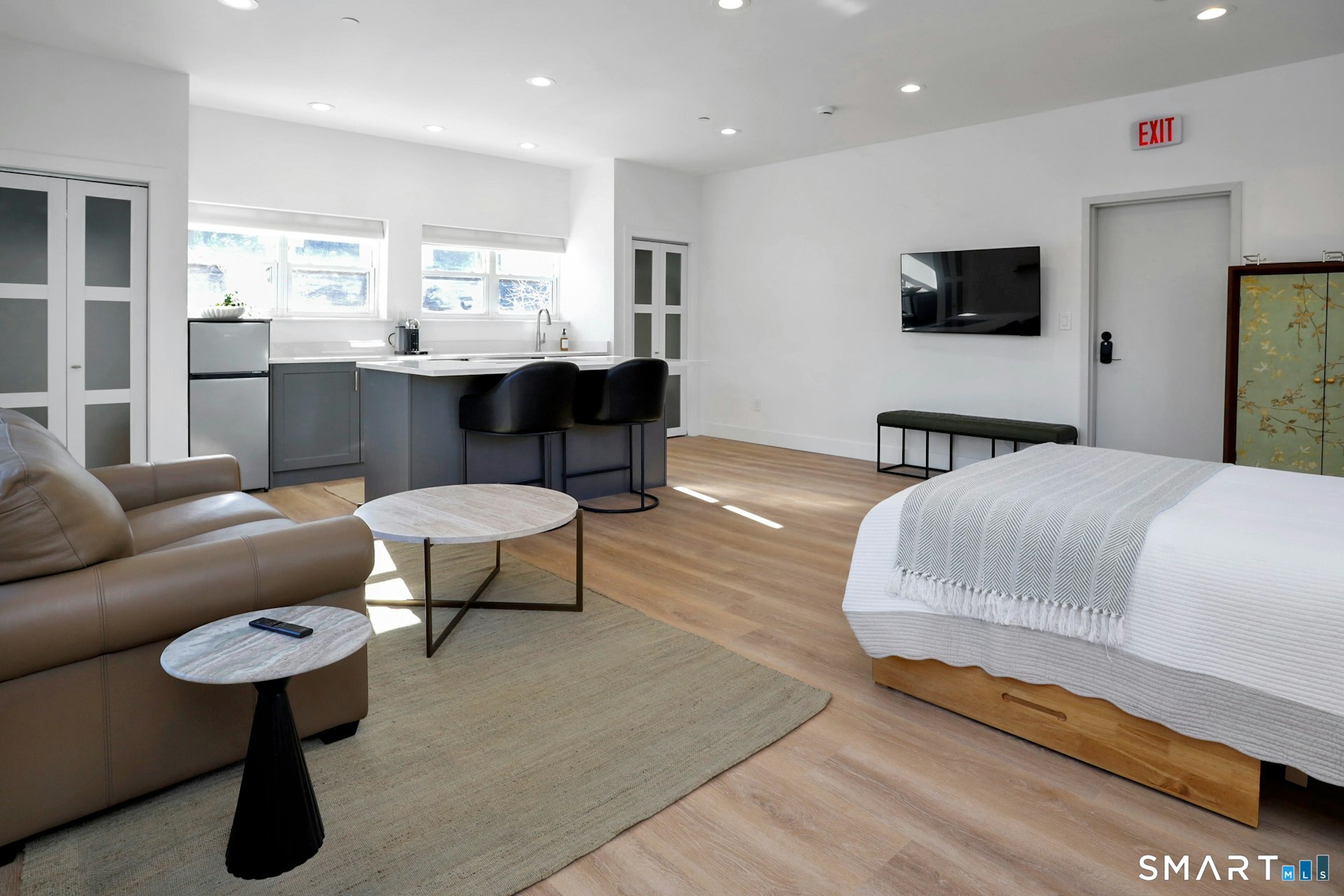 225 Washington Boulevard