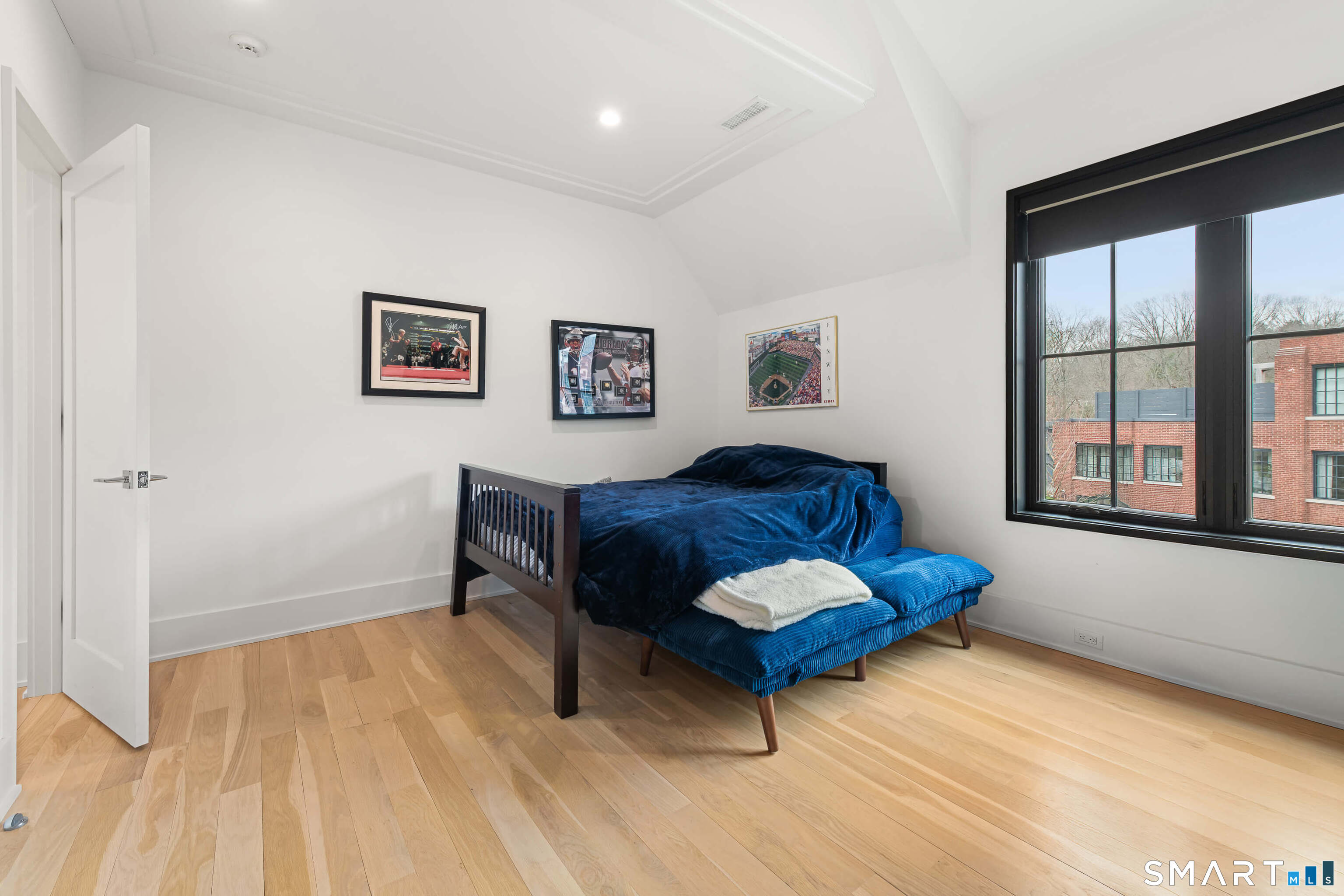 40 Richmondville Avenue