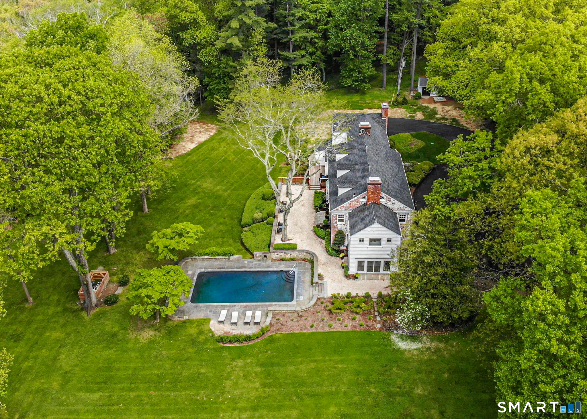 530 Round Hill Road