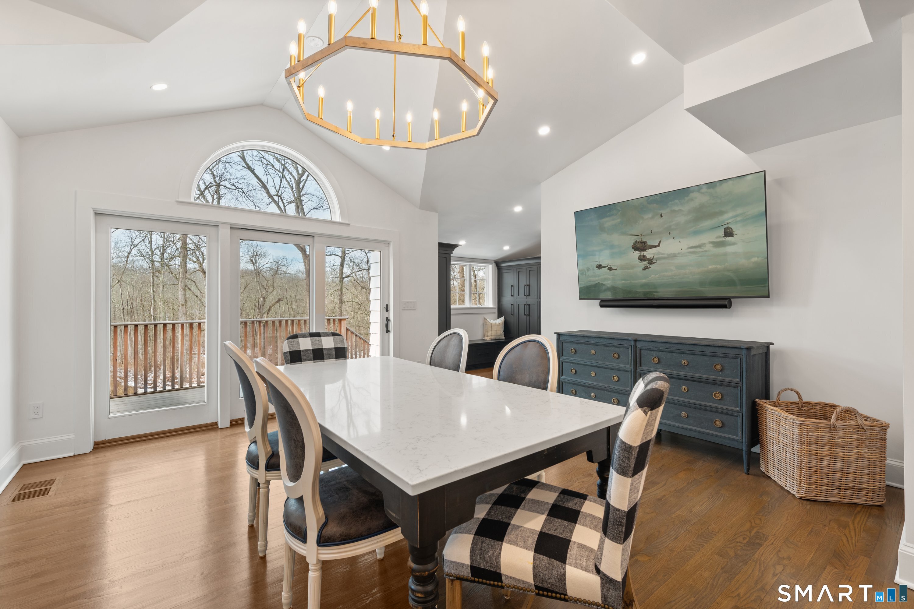 530 Round Hill Road