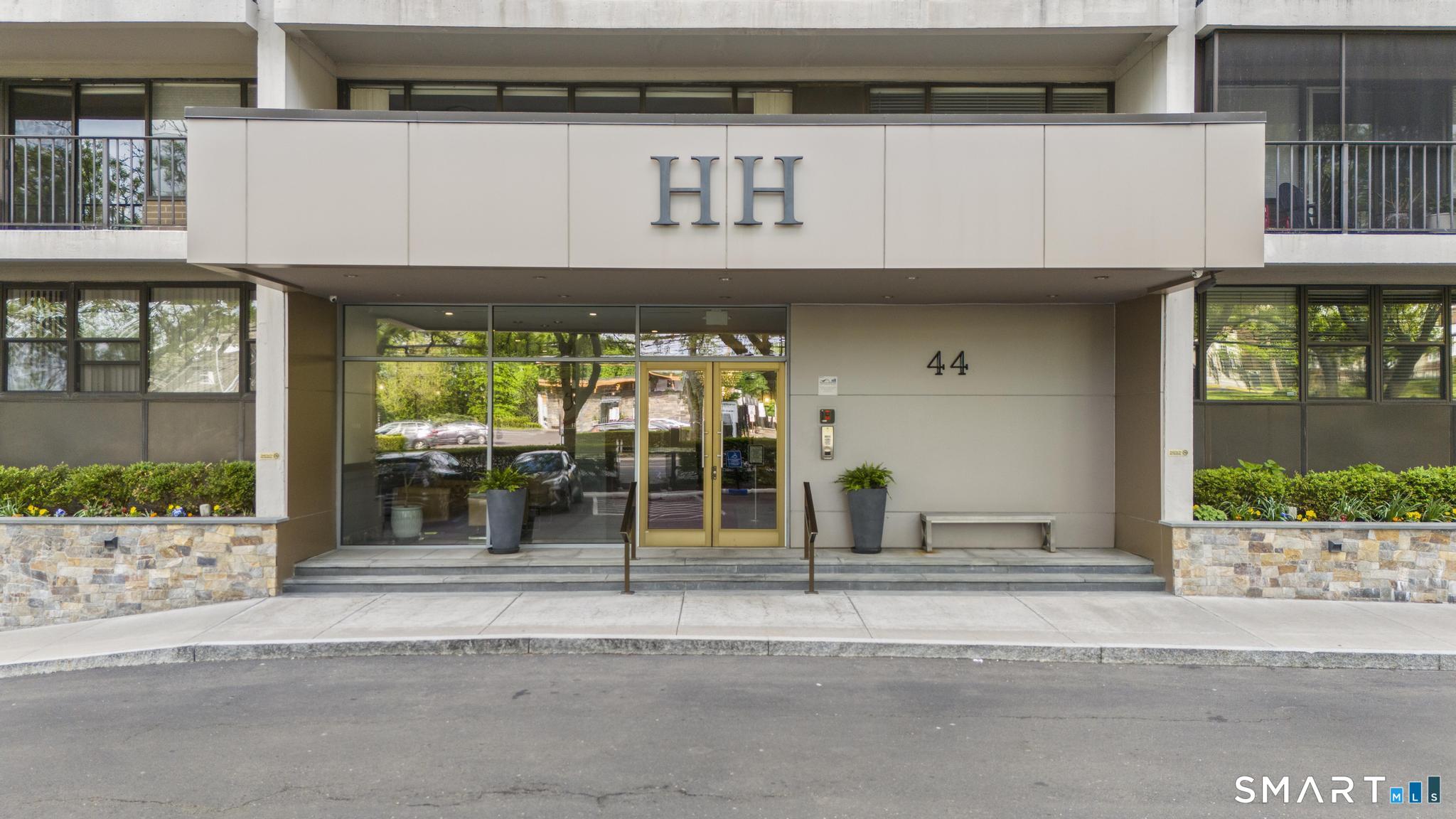 44 Strawberry Hill Avenue 8K