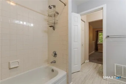 101 Farmington Chase Crescent 101