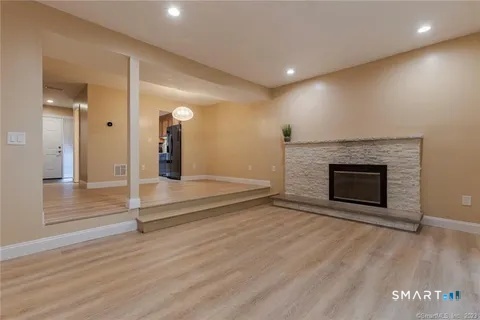 101 Farmington Chase Crescent 101