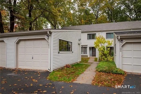 101 Farmington Chase Crescent 101