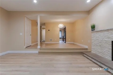 101 Farmington Chase Crescent 101
