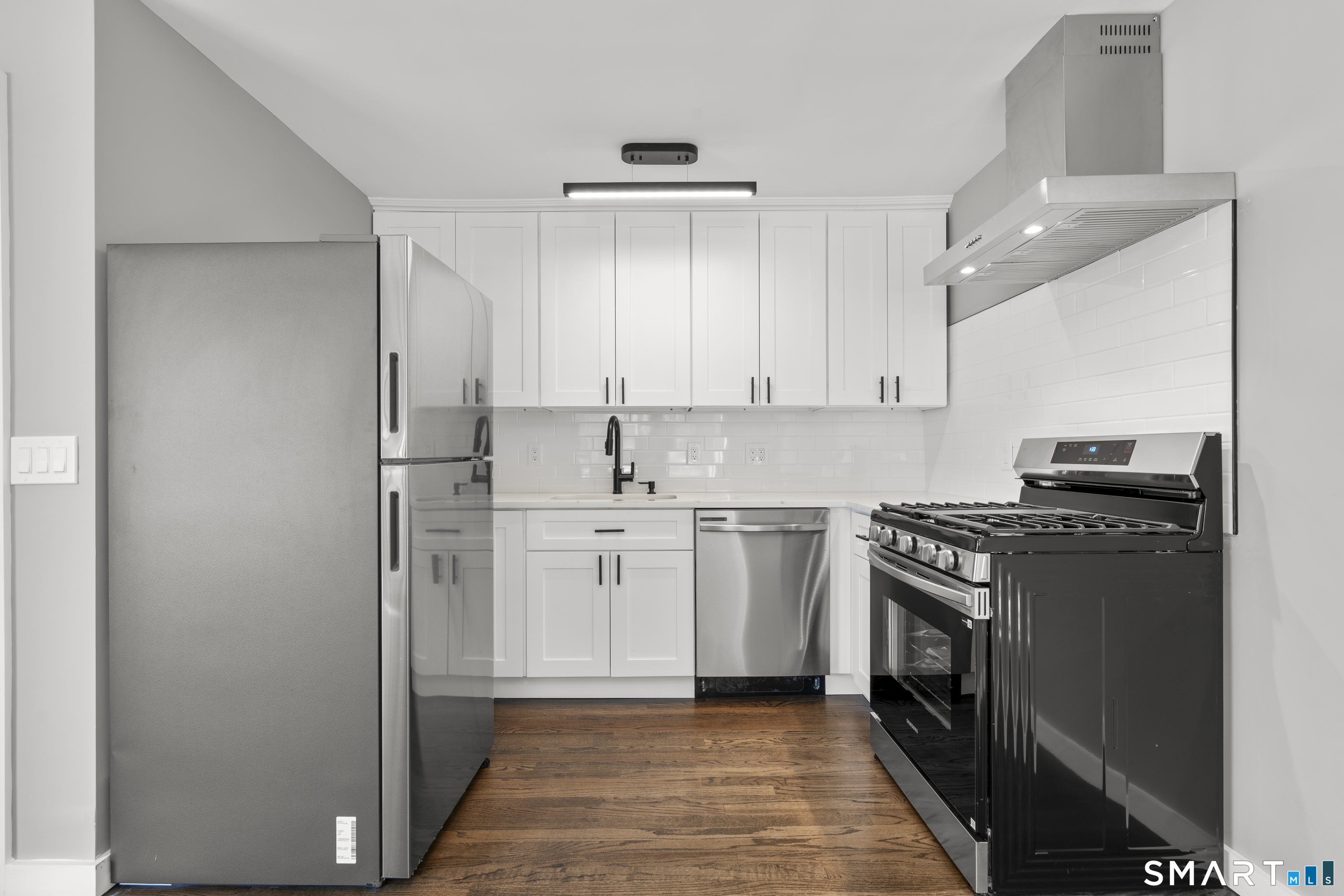 105 Richmond Hill Avenue 2