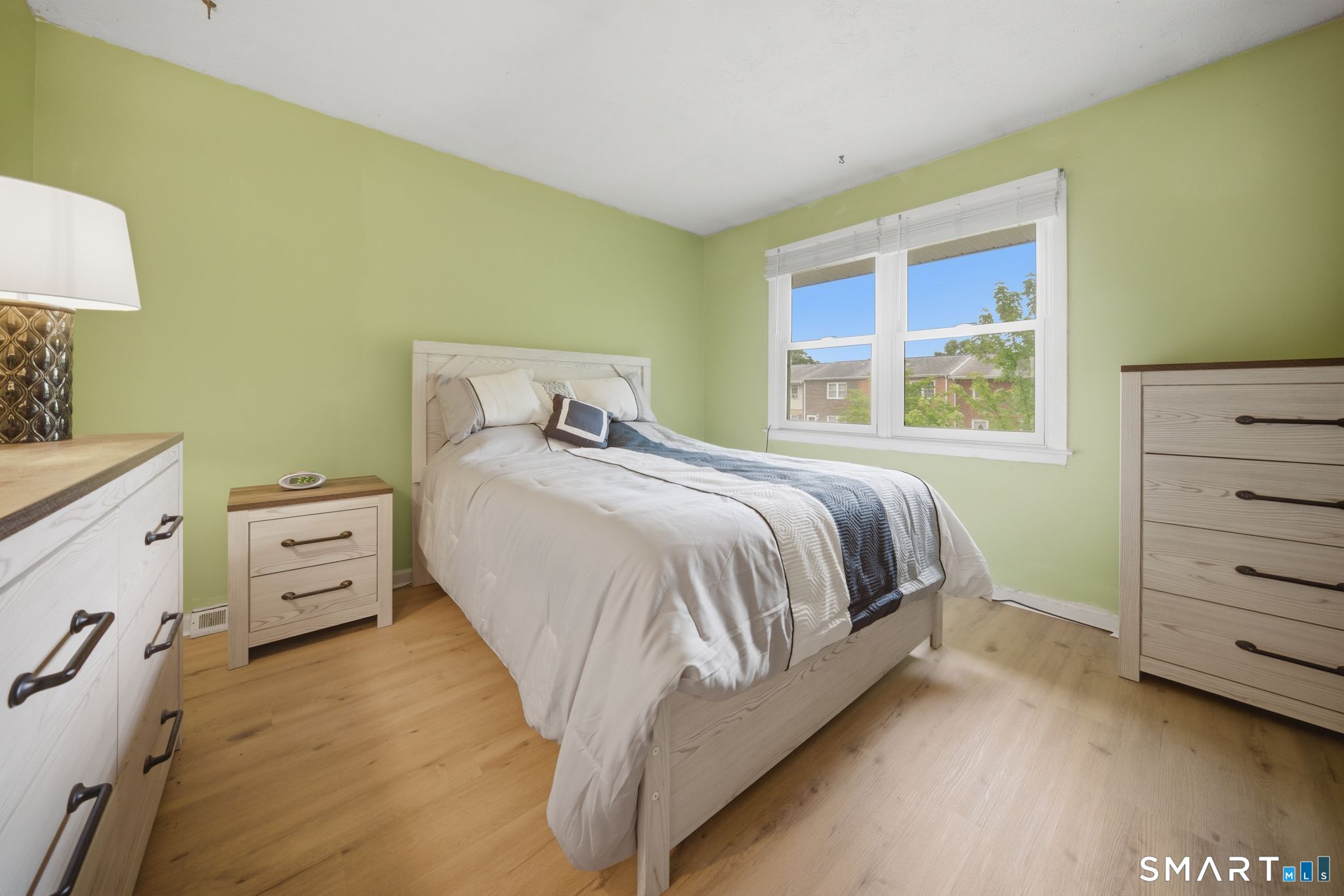 11 Lakeside Drive 18