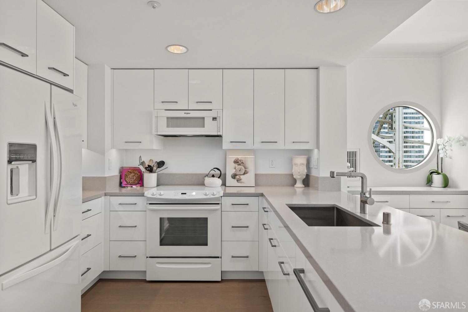 403 Main Street # 413N