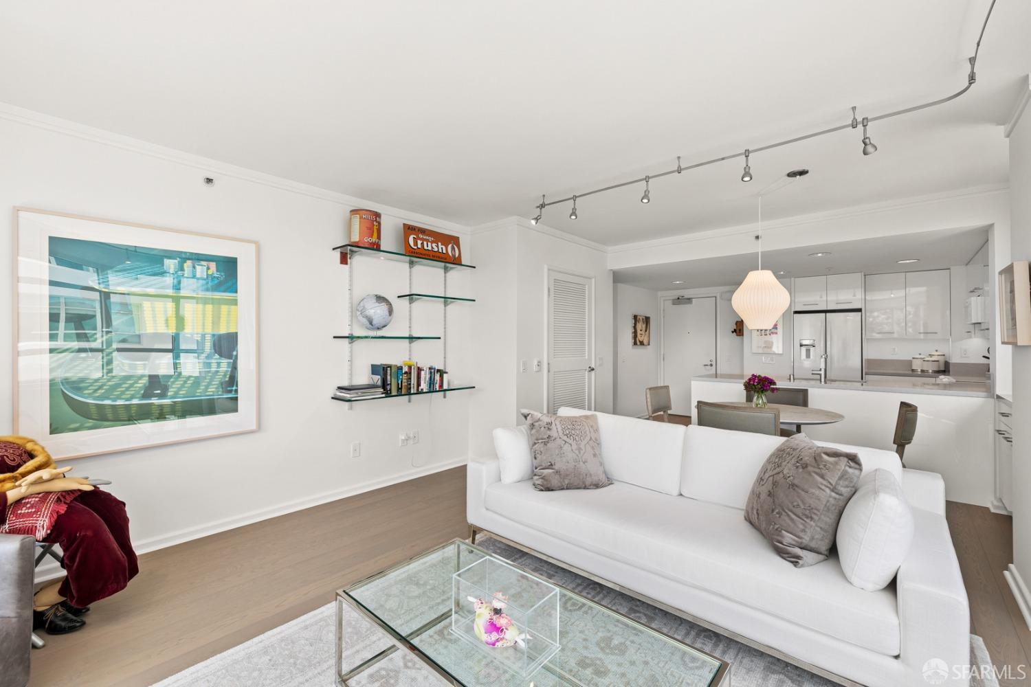 403 Main Street # 413N