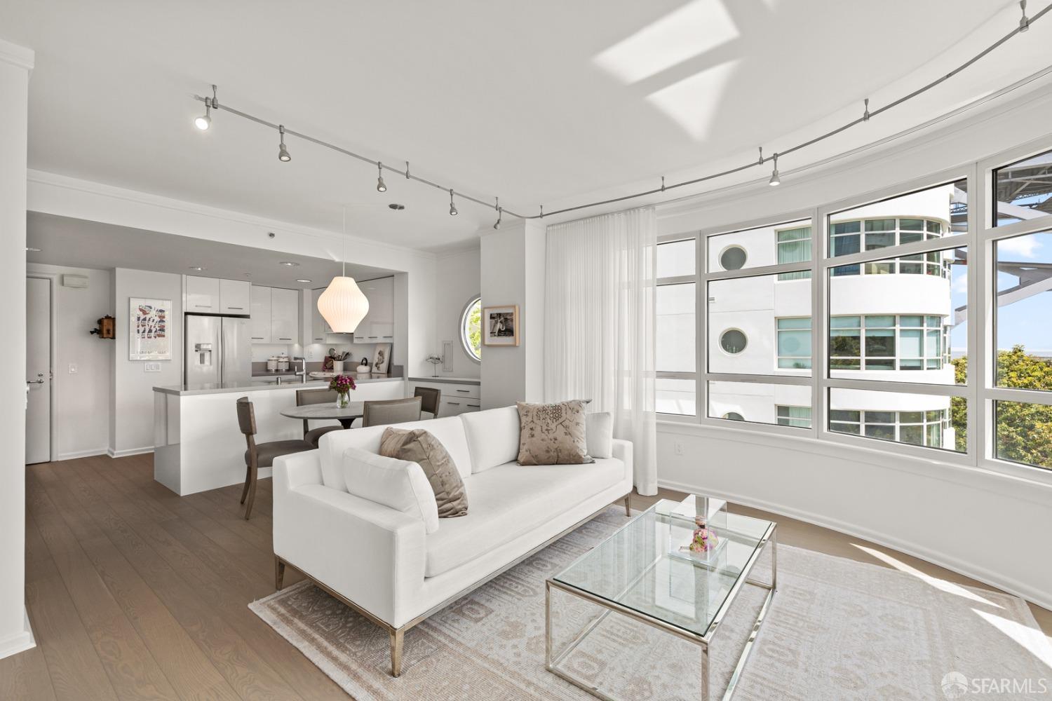 403 Main Street # 413N